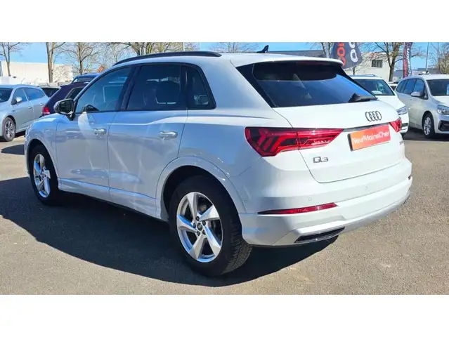 Audi Q3 view 18