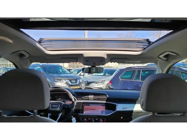 Audi Q3 view 16