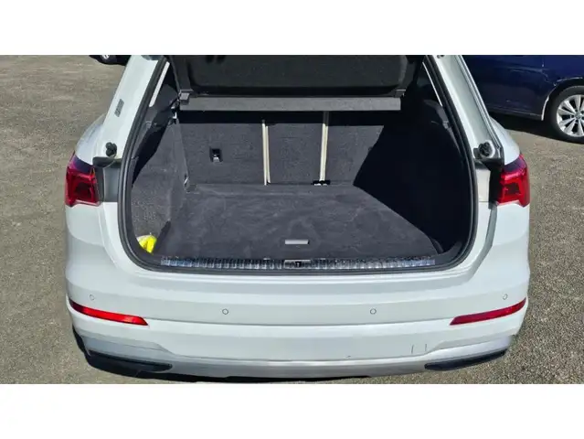 Audi Q3 view 21