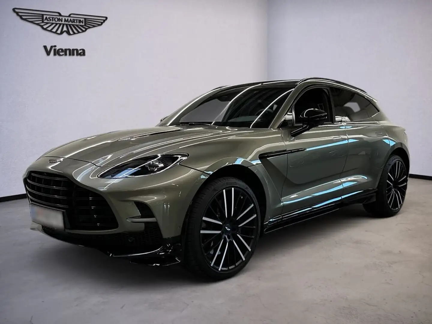 Aston Martin DBX DBX707 / Titanium Grey / Dark Badges Grau - 1