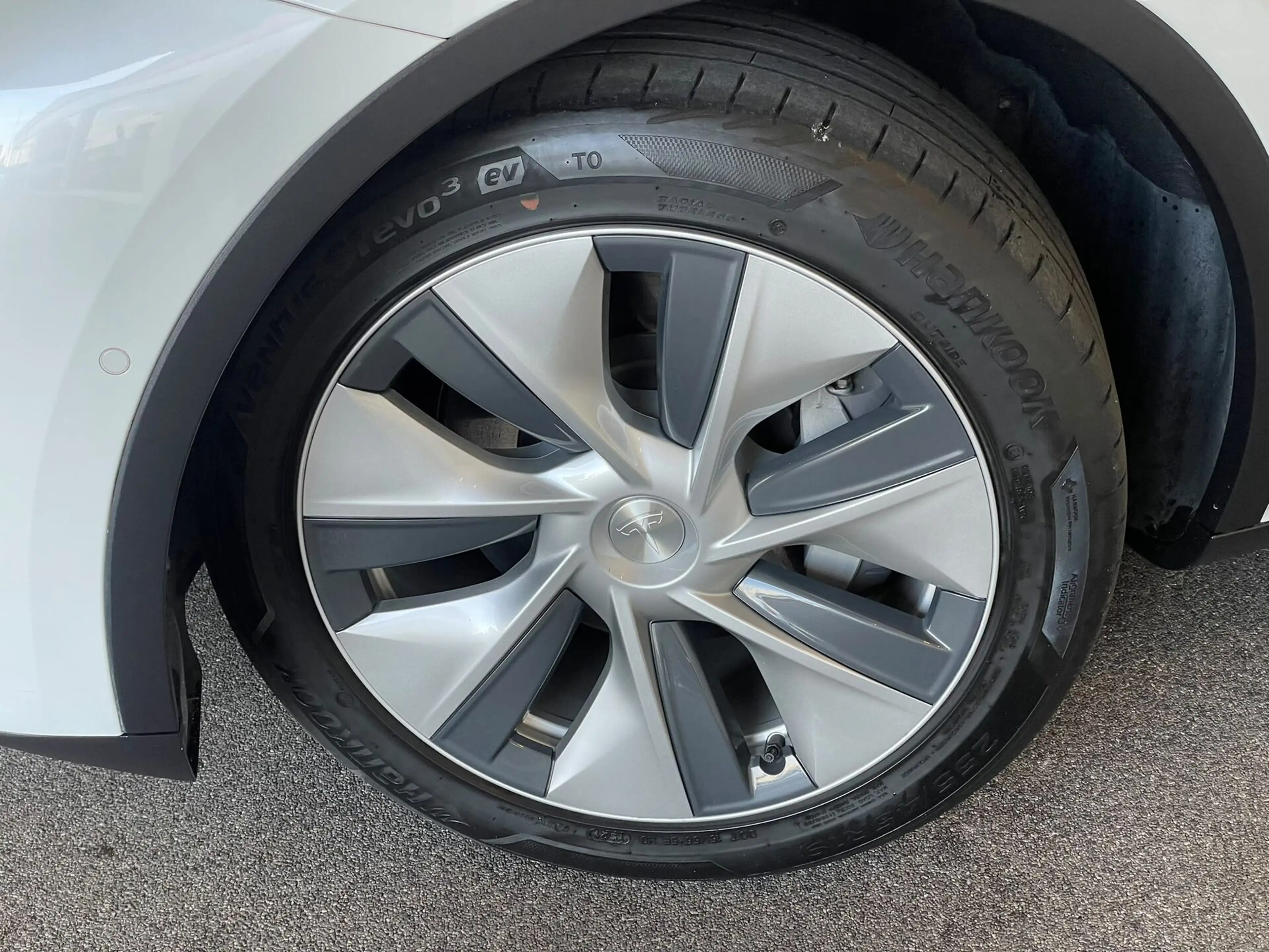 Tesla Model Y Long Range AWD 75 kWh — photo 15