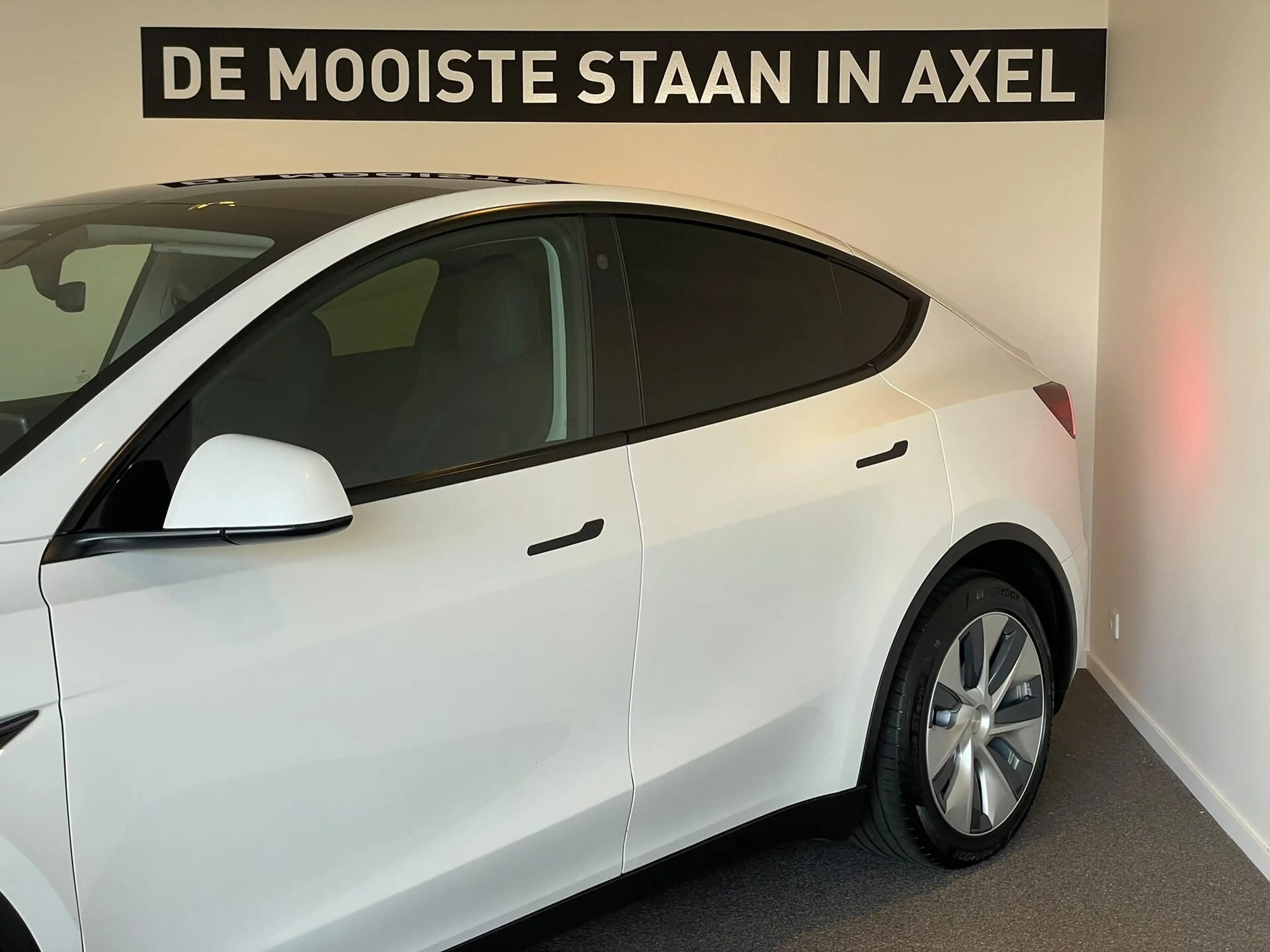 Tesla Model Y Long Range AWD 75 kWh — photo 6