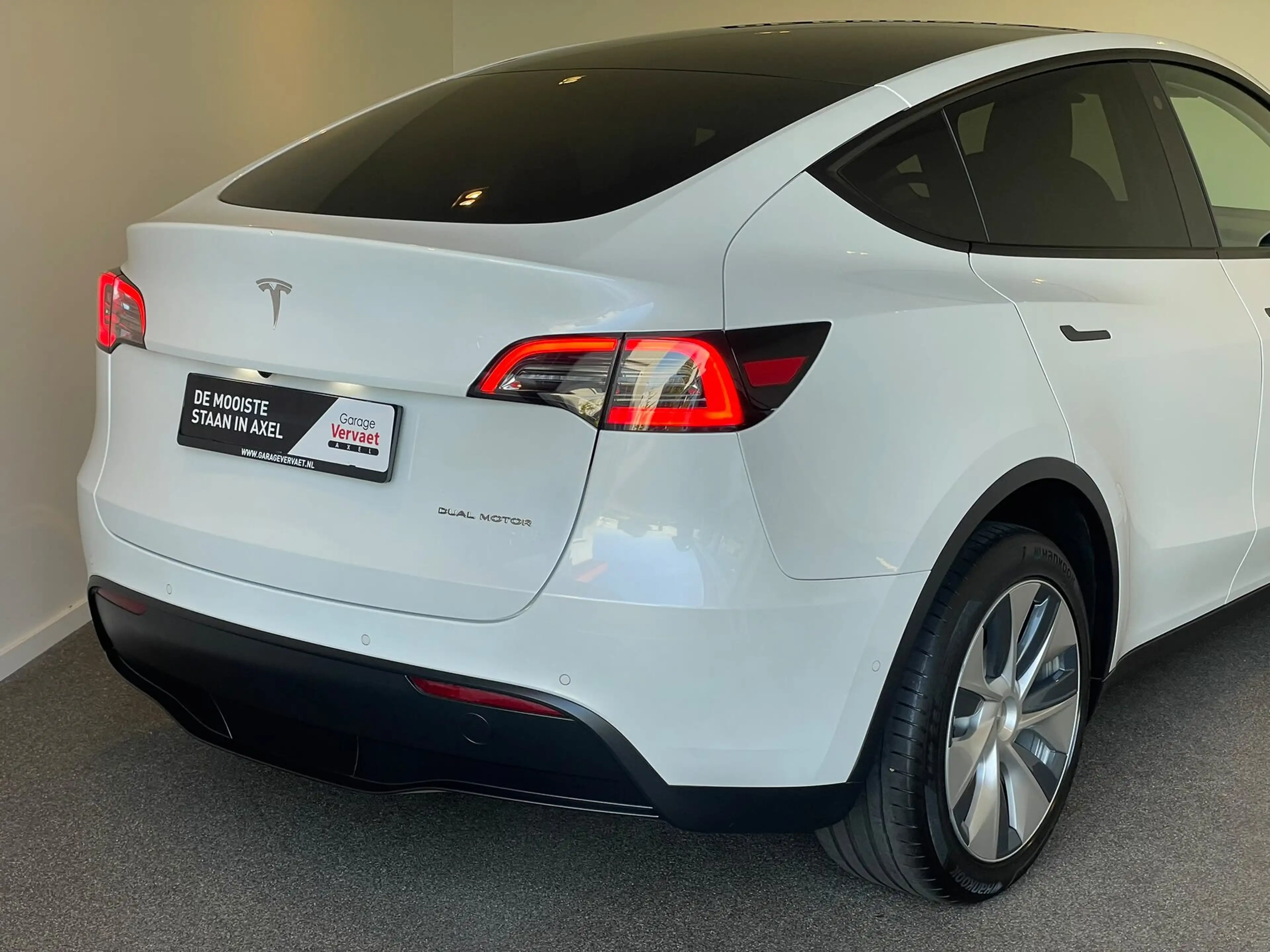 Tesla Model Y Long Range AWD 75 kWh — photo 11