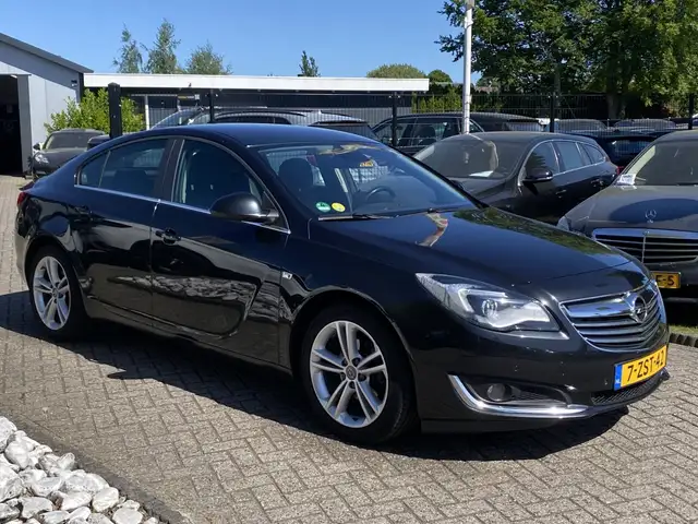 Opel Insignia view 3