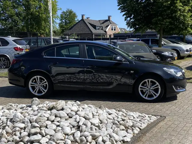Opel Insignia view 4