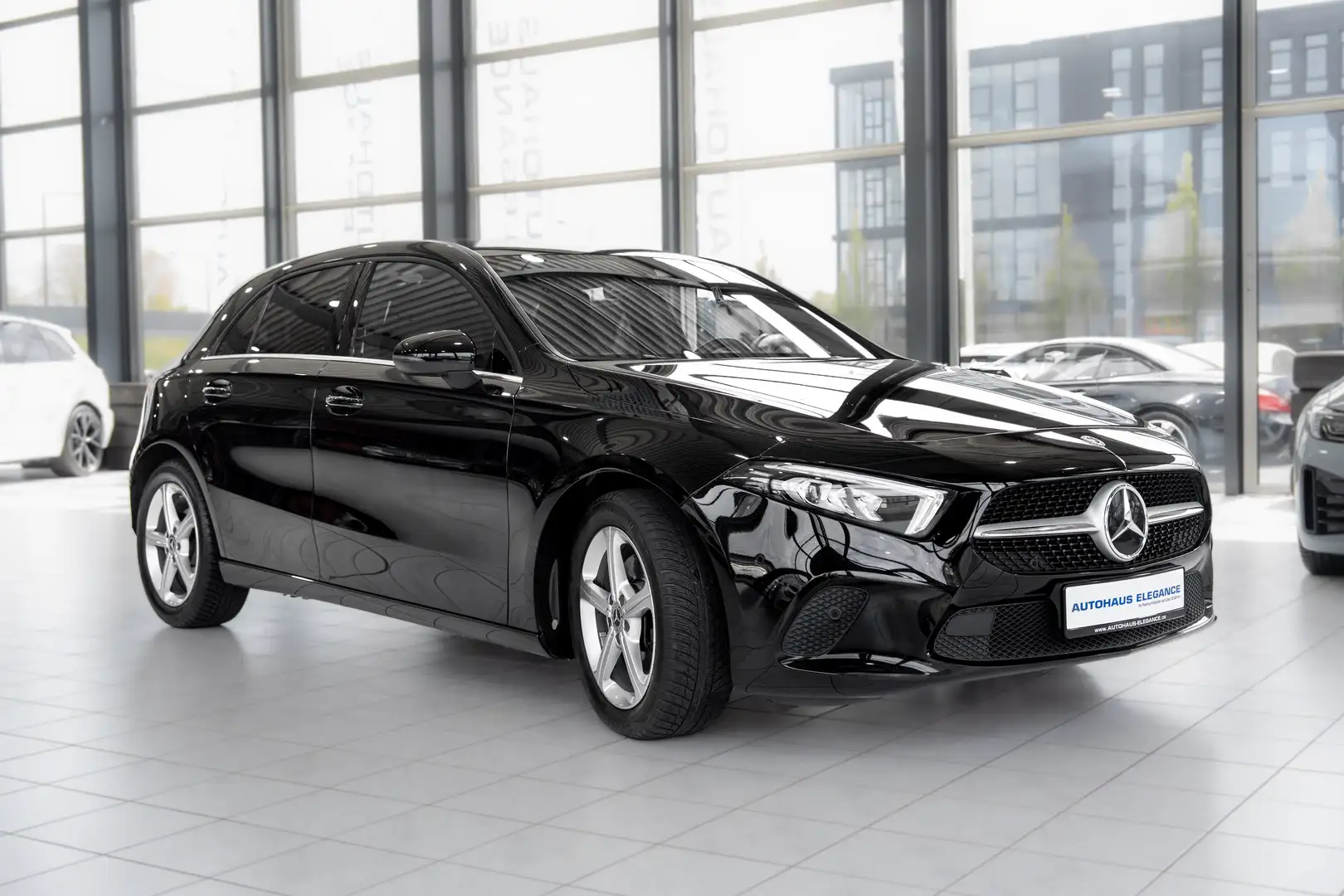 Mercedes-Benz A 220 d*HIGH-LED*DCT*KOMFORT-PAKET*1.HD*KAMERA* Schwarz - 2