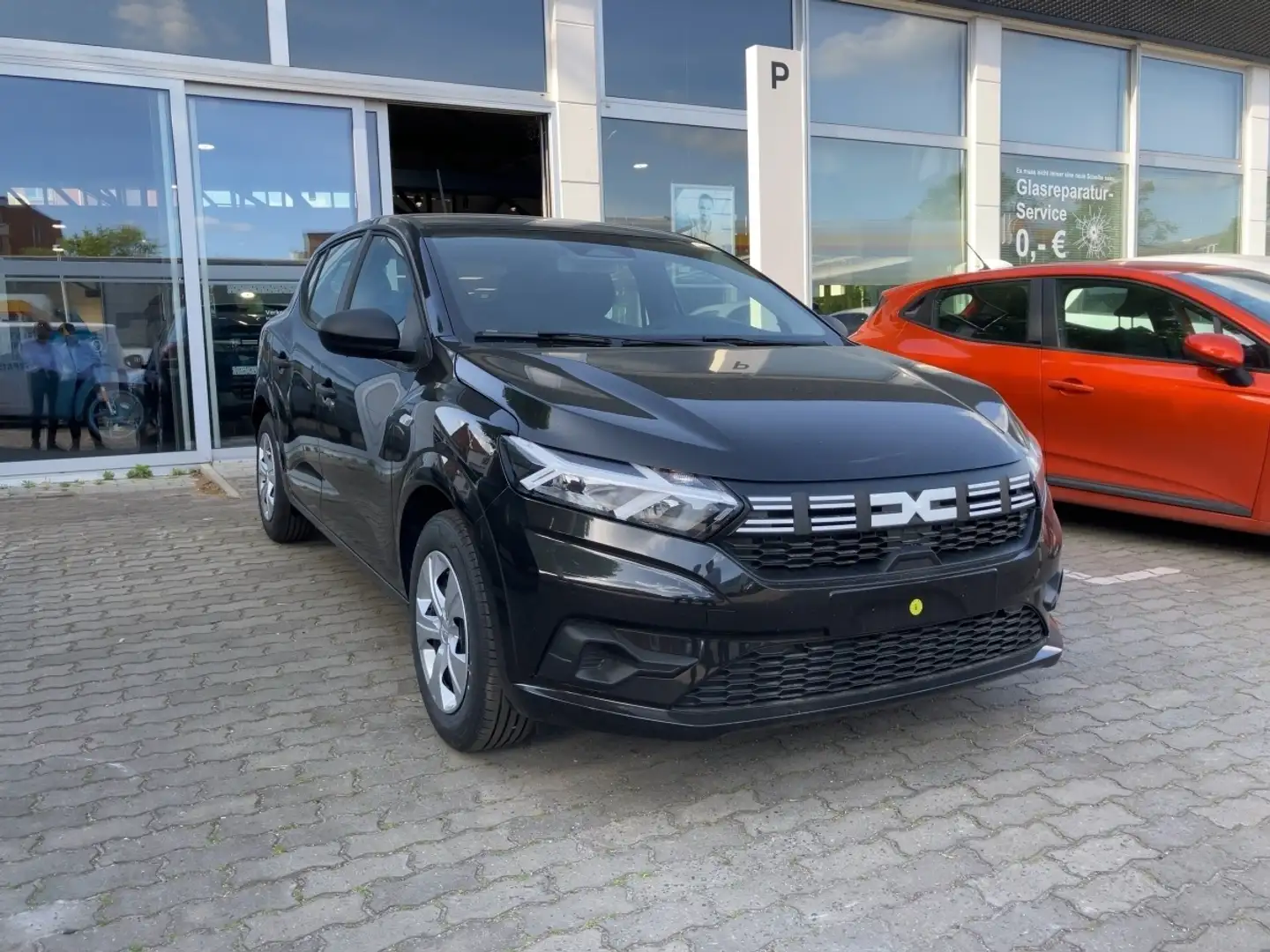 Dacia Sandero Essential SCe 65 Schwarz - 2