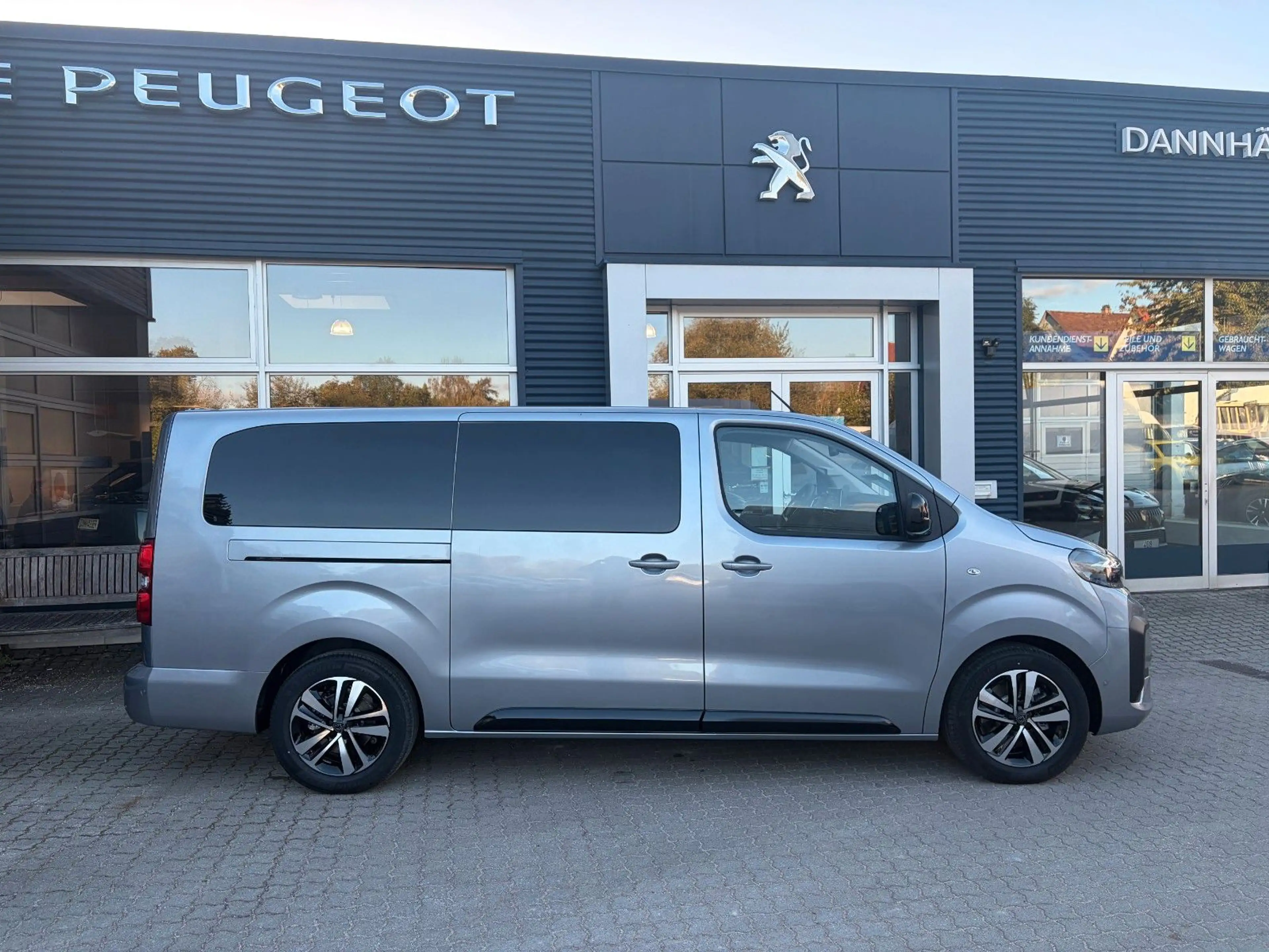Peugeot Traveller Diesel 180 EAT8 Allure L3 * verfügbar* — photo 8