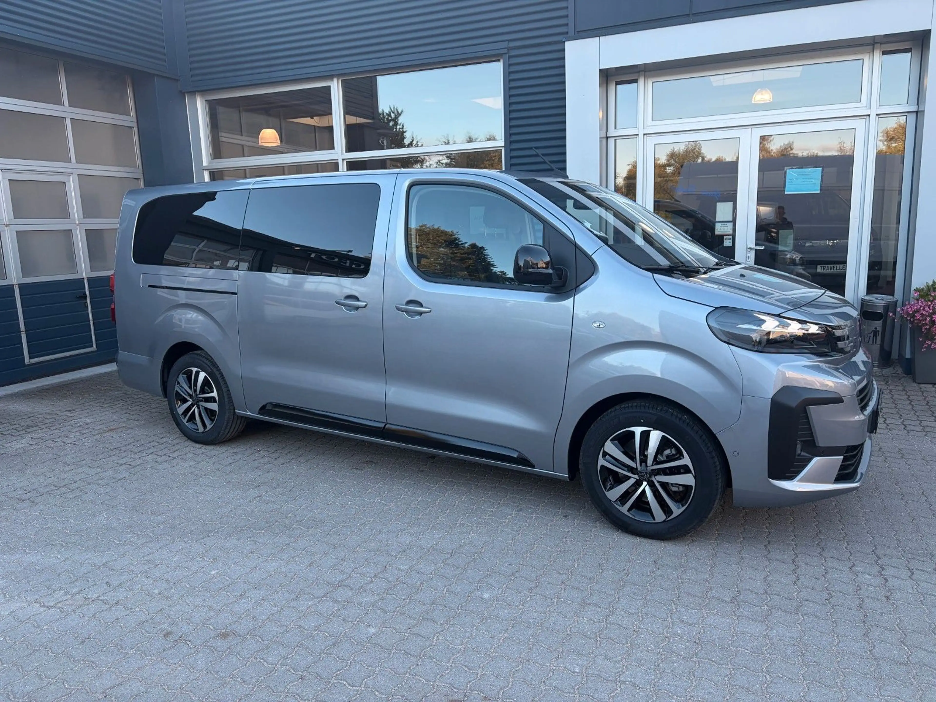 Peugeot Traveller Diesel 180 EAT8 Allure L3 * verfügbar* — photo 9