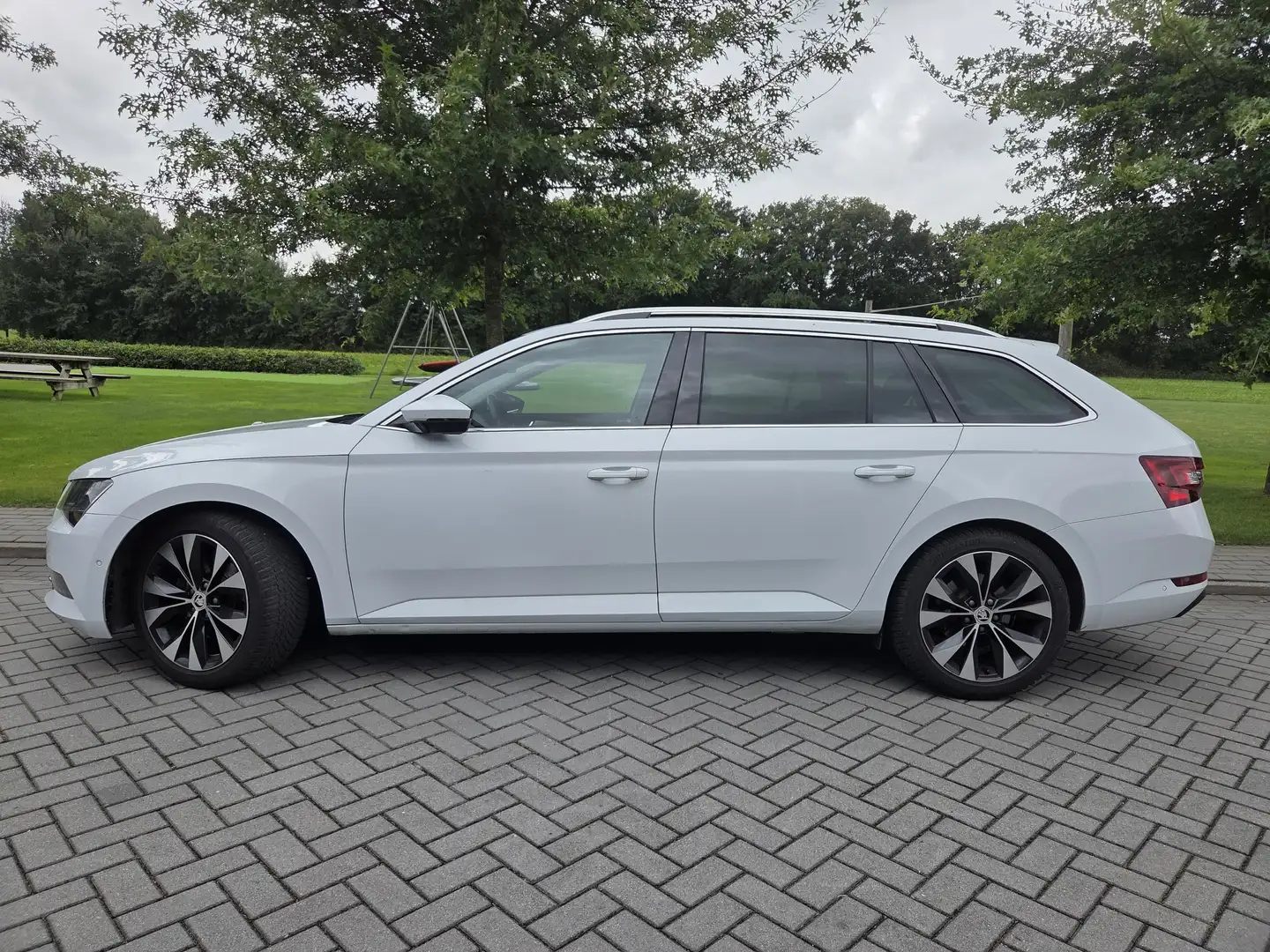 Skoda Superb Combi 1.4 TSI ACT Style Business DSG7 200pk 18'' Wit - 1