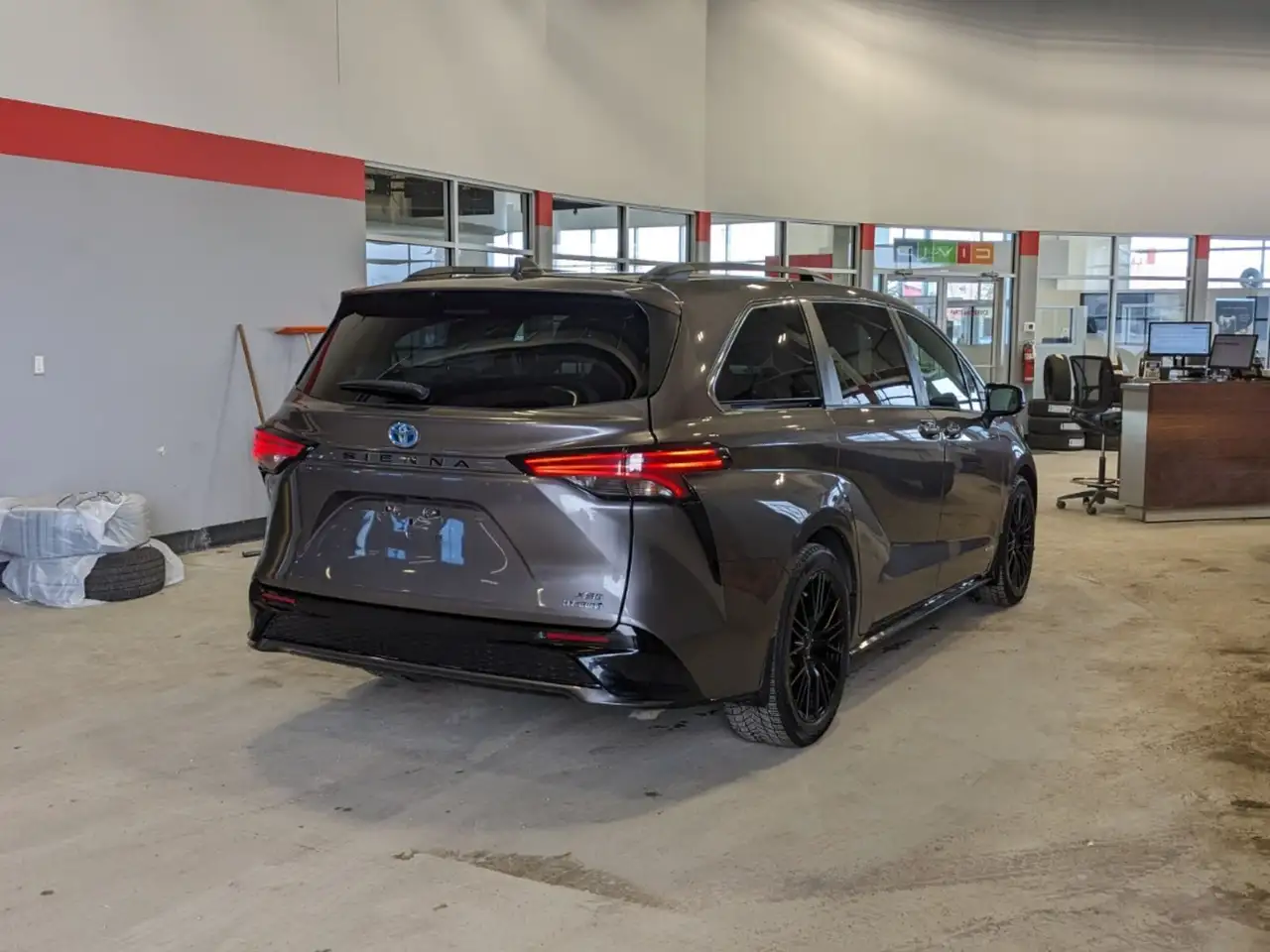 Toyota Sienna снимка Toyota Sienna
