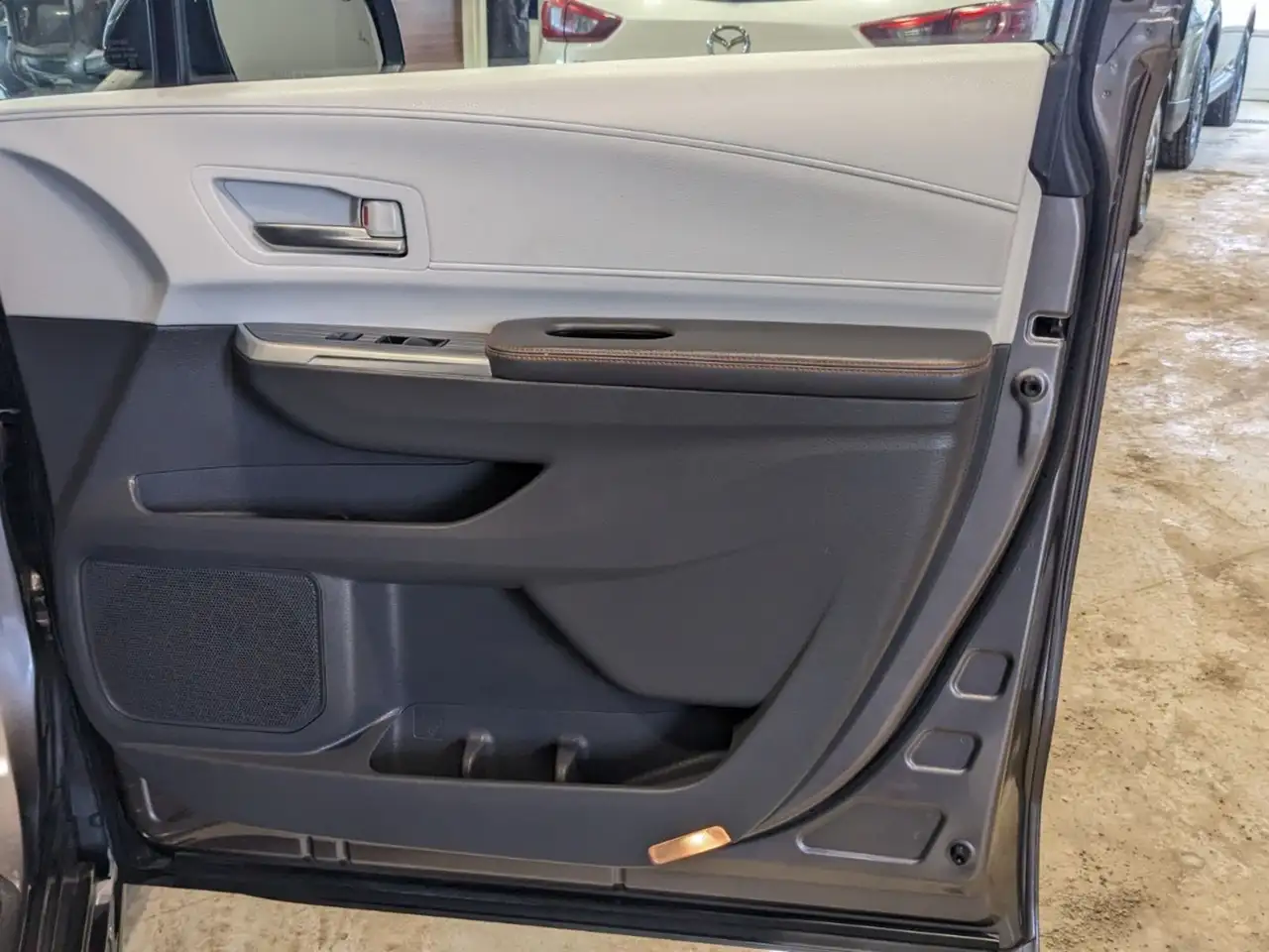 Toyota Sienna снимка Toyota Sienna