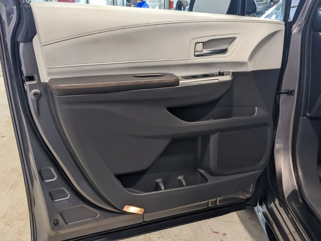 Toyota Sienna снимка Toyota Sienna