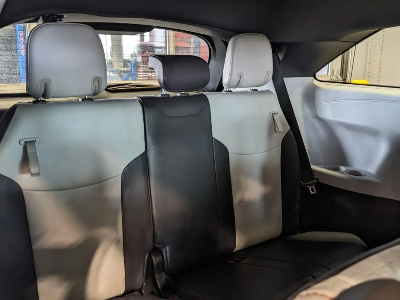 Toyota Sienna снимка Toyota Sienna