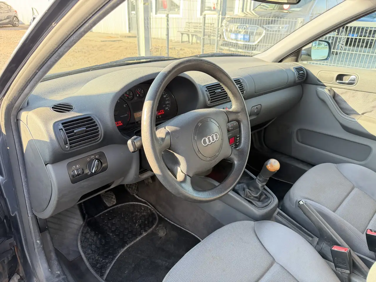 Audi A3 1.6 Ambiente Klimaautomatik AHK PDC, foto 12
