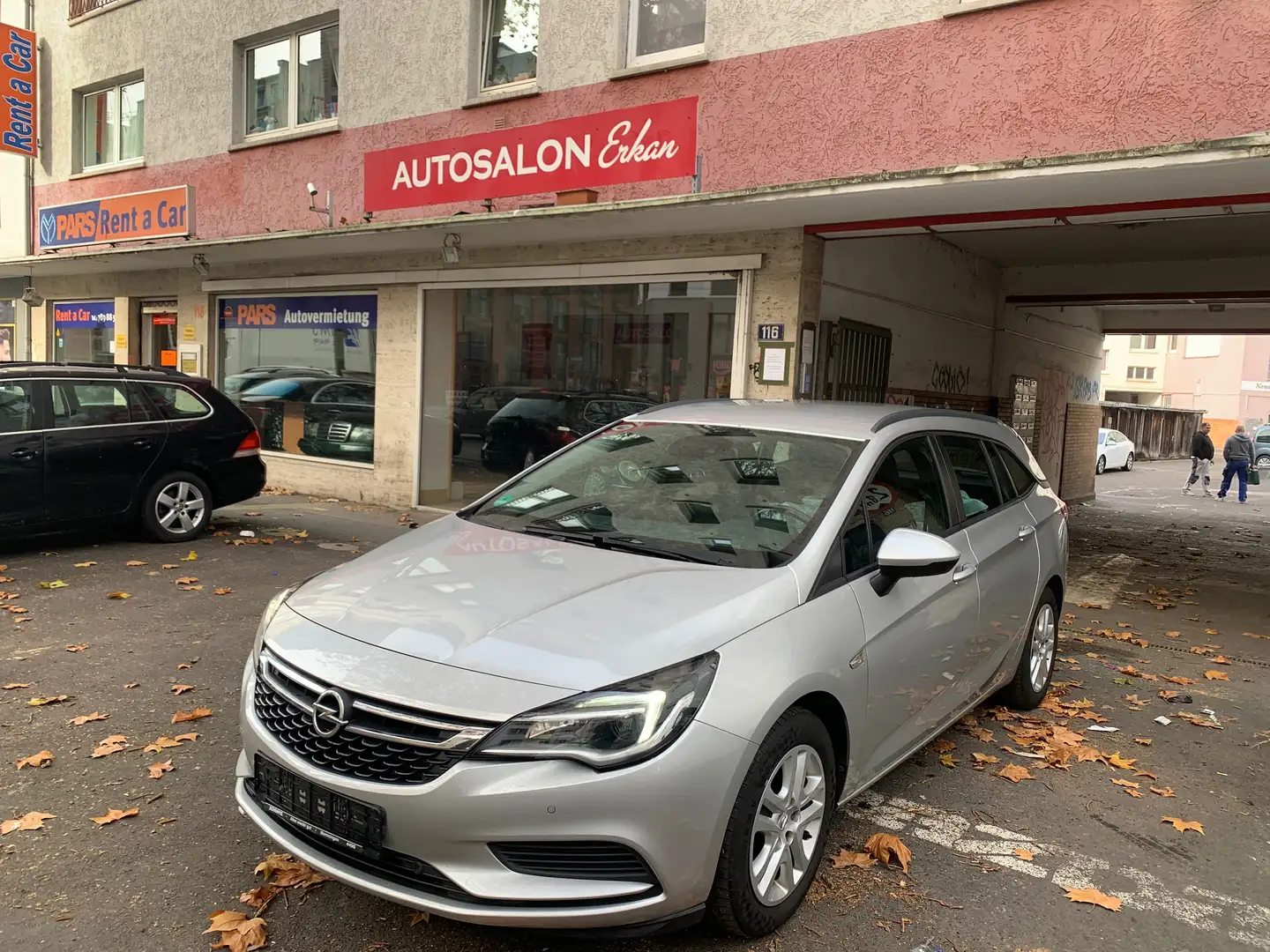 Opel Astra 1,6 CDTI Sports Touer NAVI AHK SHZ PDC Edition Silber - 1