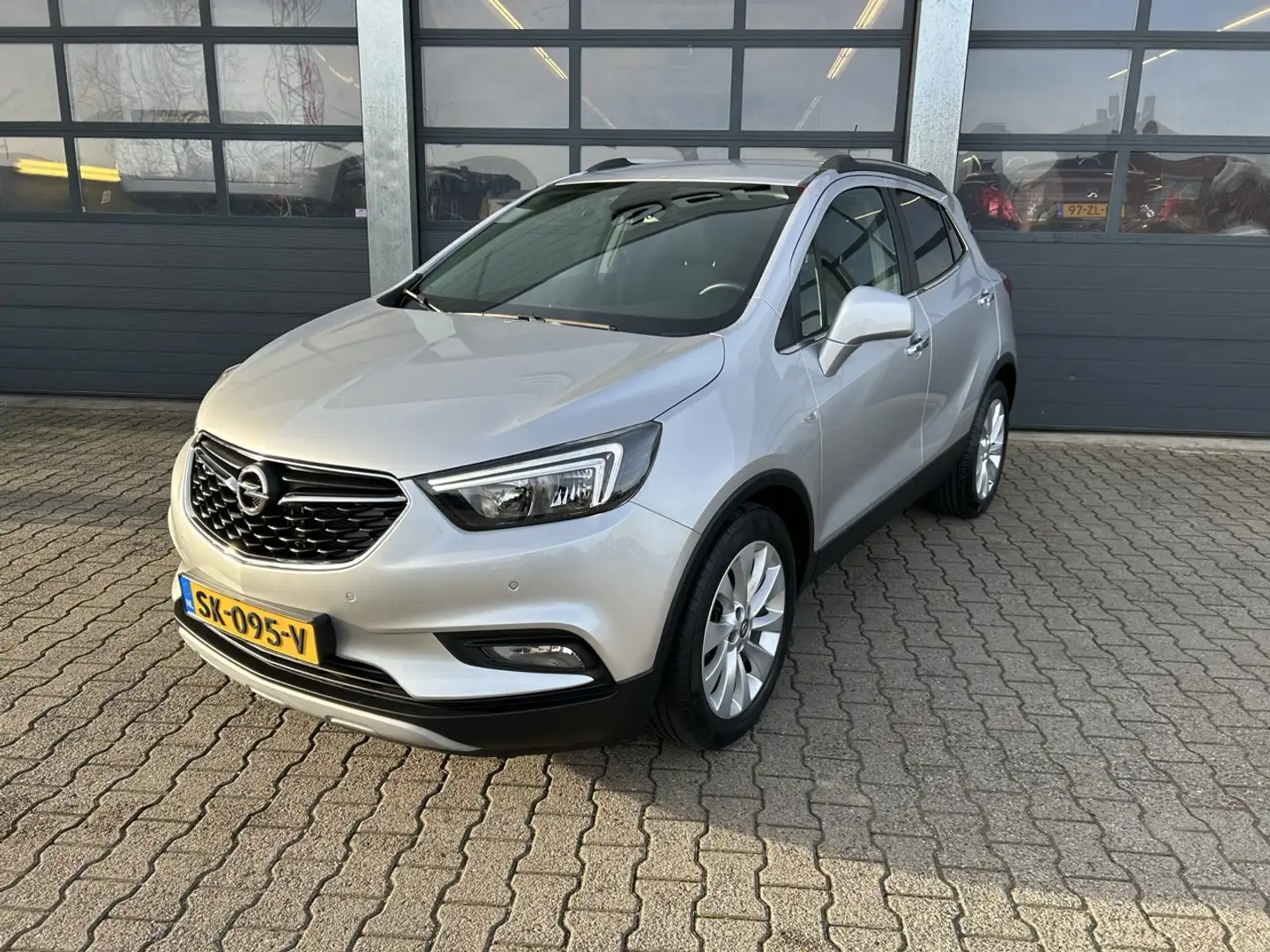 Opel Mokka X 1.4 Turbo 140pk Innovation Grau - 1