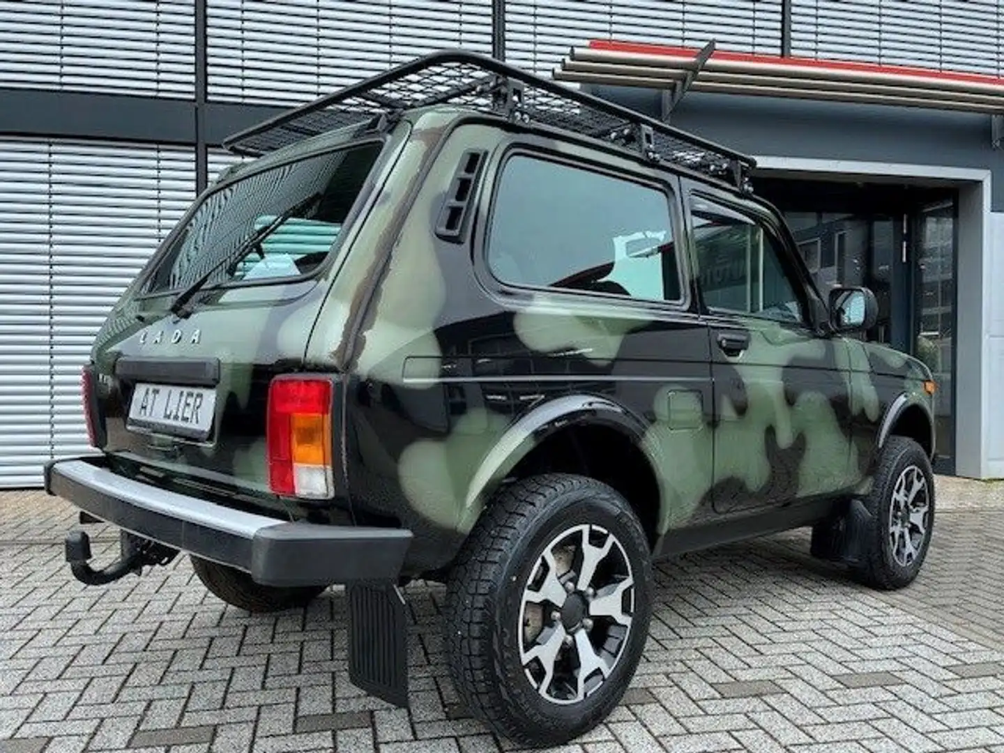 Lada Niva Taiga LEGEND 4x4 KLIMA SITZHZ WINDE AHK Grün - 2