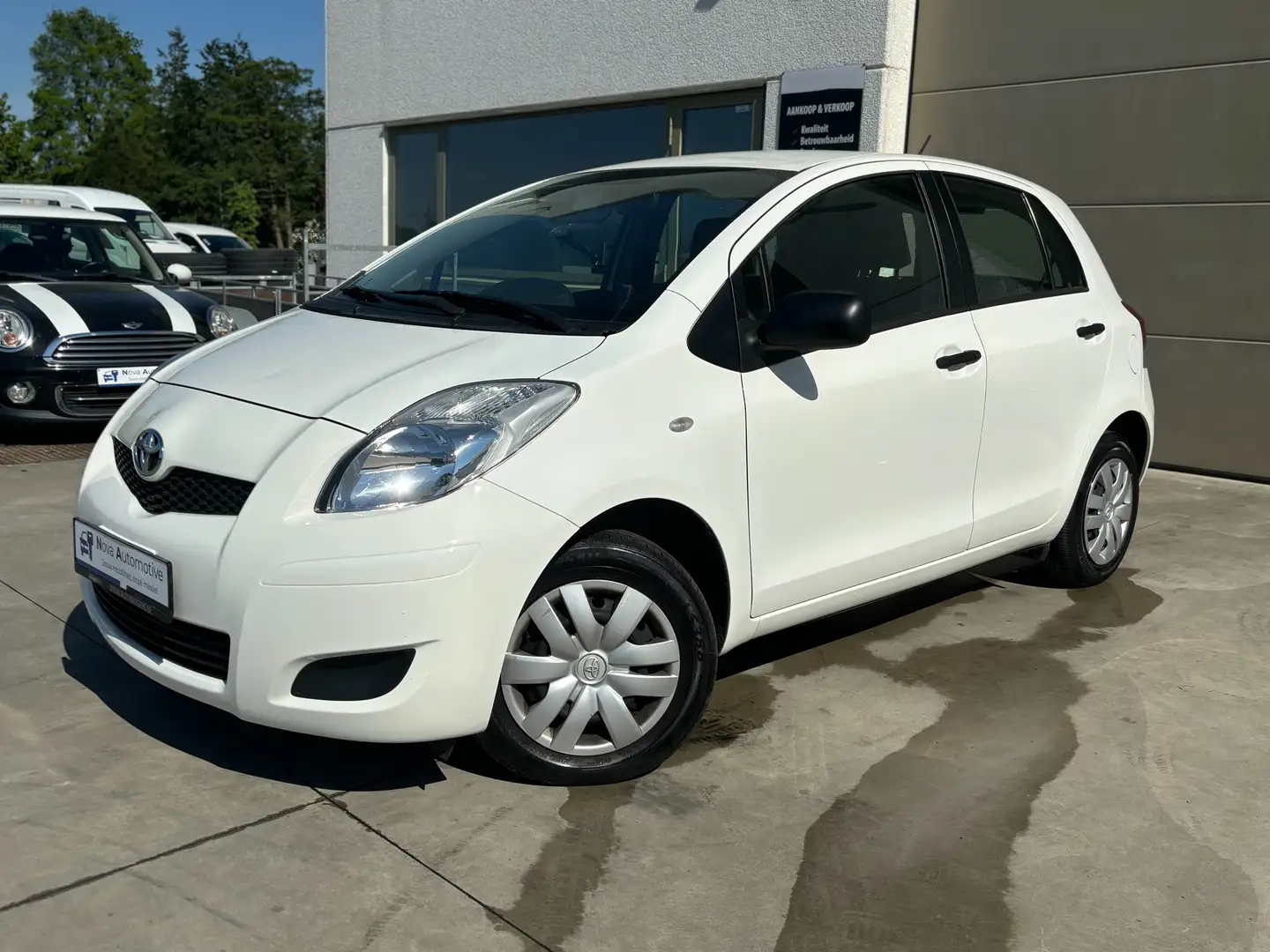 Toyota Yaris 1.0i VVT-i Comfort Blanc - 1