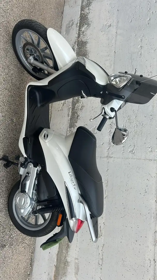 Piaggio Liberty 50 Fehér - 2