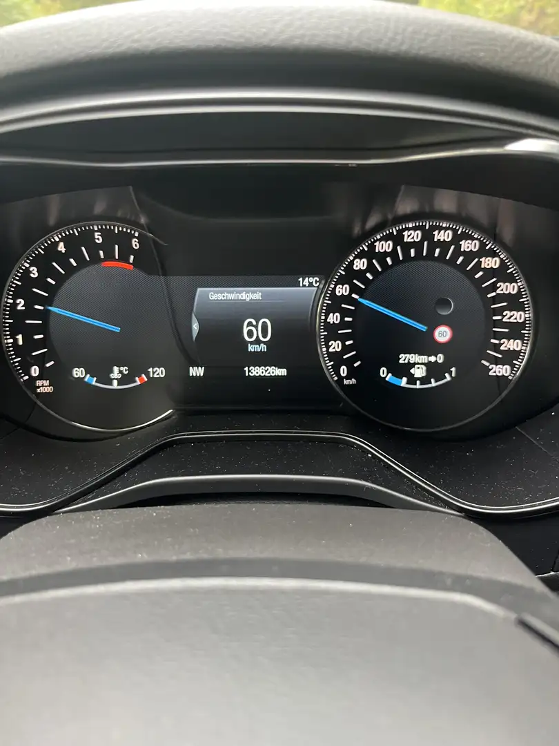 Ford Mondeo 2.0 TDCi Start-Stopp Vignale Grau - 1