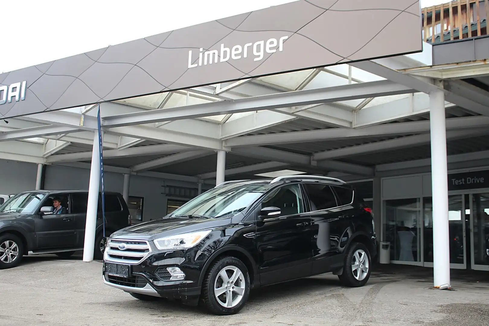 Ford Kuga 1,5 TDCi Titanium Start/Stop Schwarz - 1