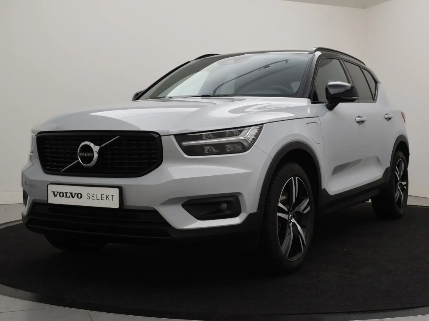 Volvo XC40 T4 PLUG-IN HYBRID R-DESIGN 19INCH KEYLESS STOELVER Grijs - 2