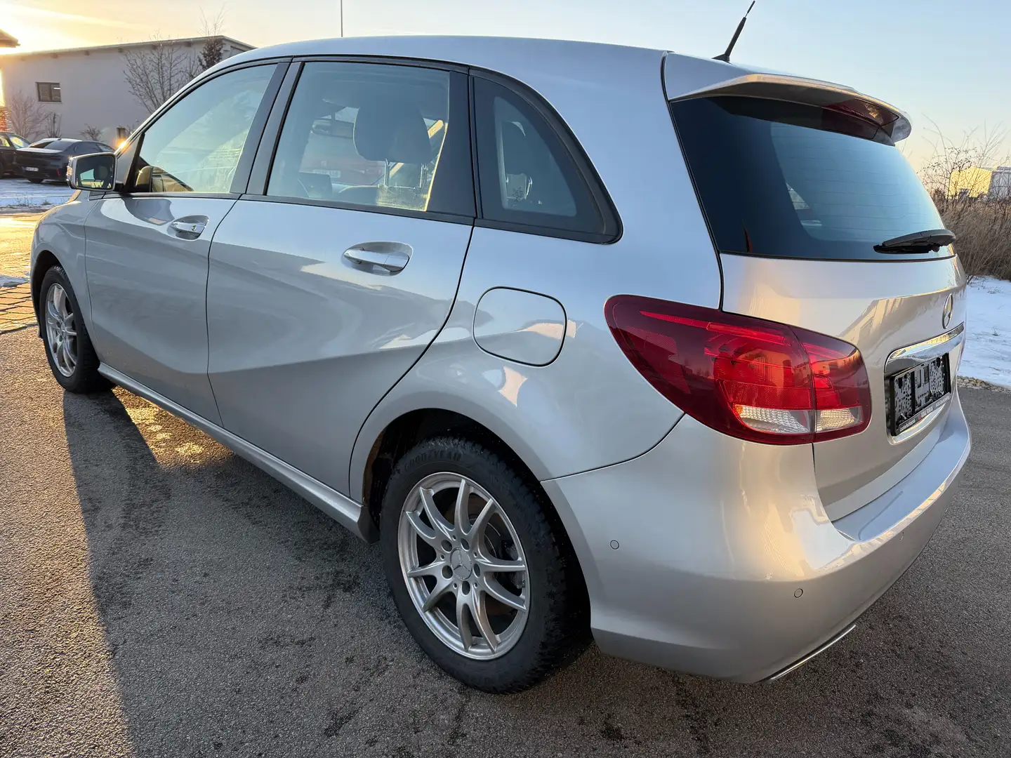Mercedes-Benz B 200 B 200*Sitzheizung*Klima*Parksensoren*sehr gepflegt Gris - 2
