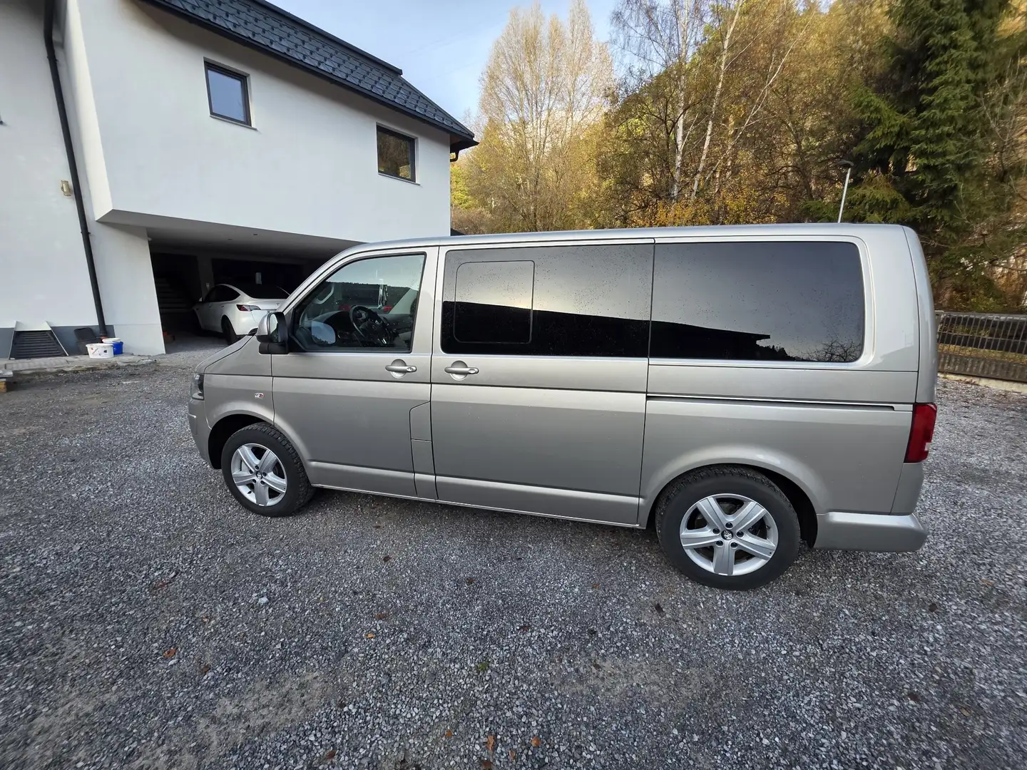 Volkswagen T5 Multivan Highline 2,0 TDI 4motion D-PF - 1