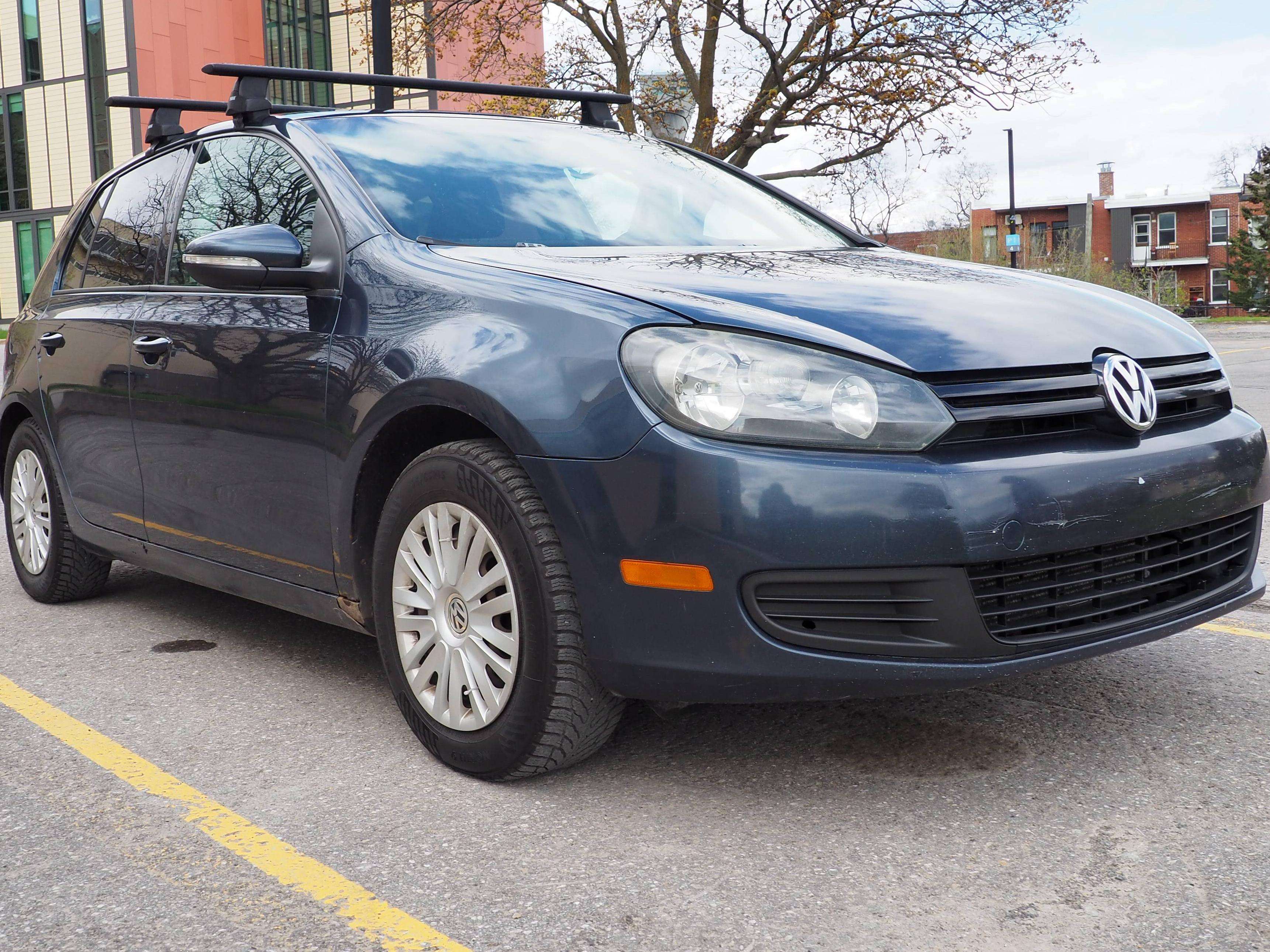 2012 Volkswagen Golf Trendline alt 2