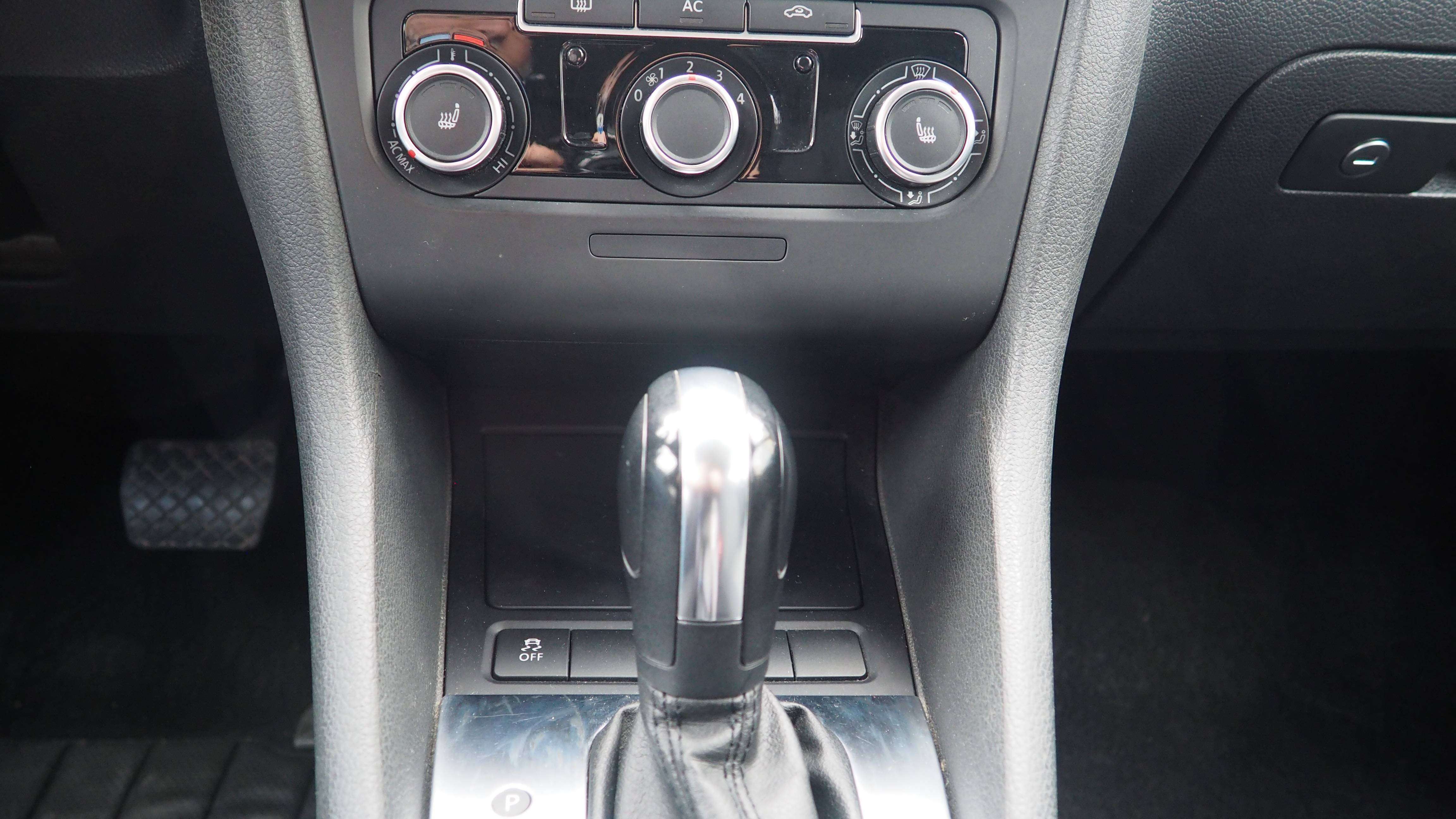 2012 Volkswagen Golf Trendline thumb 10