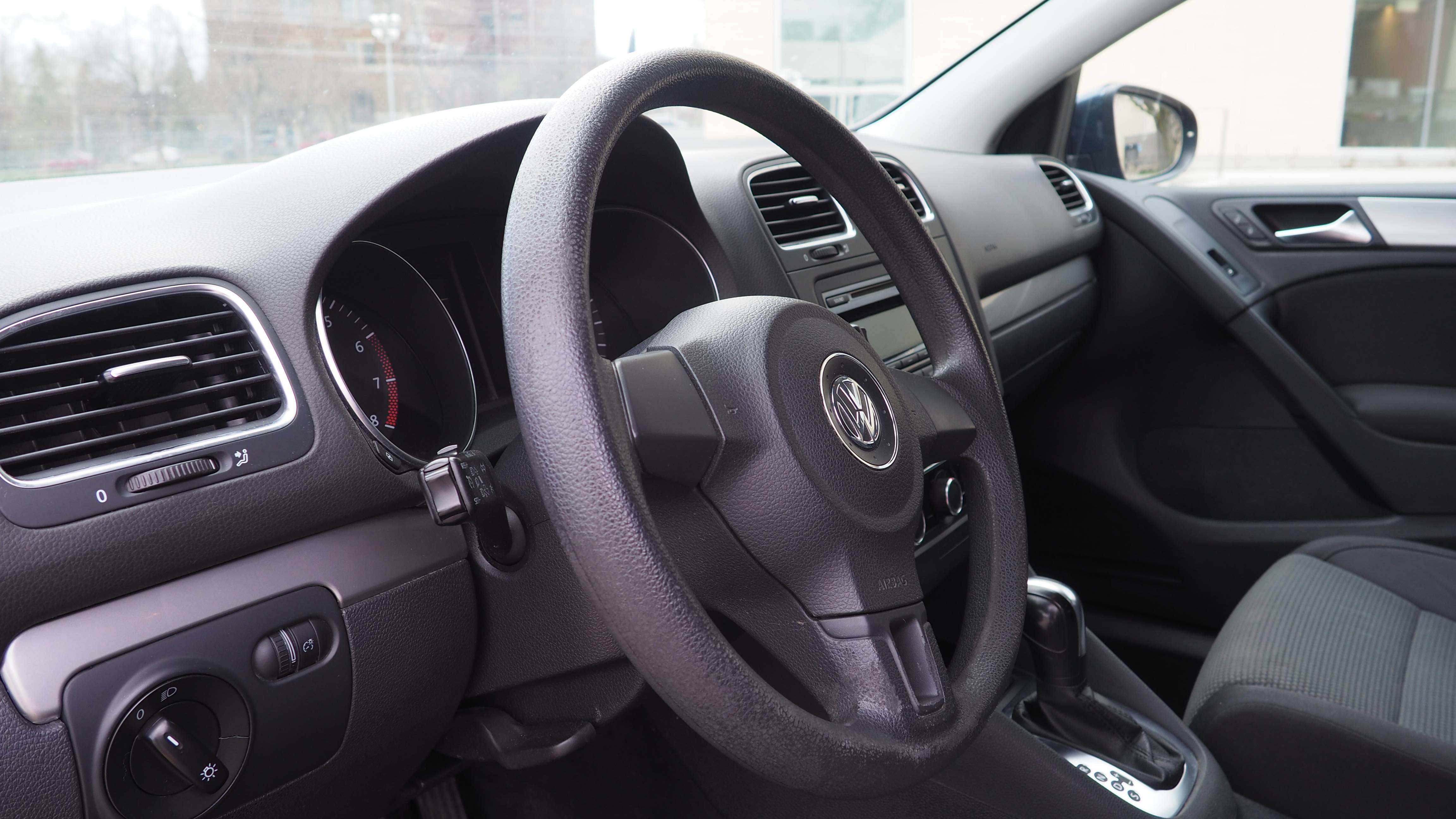 2012 Volkswagen Golf Trendline thumb 8