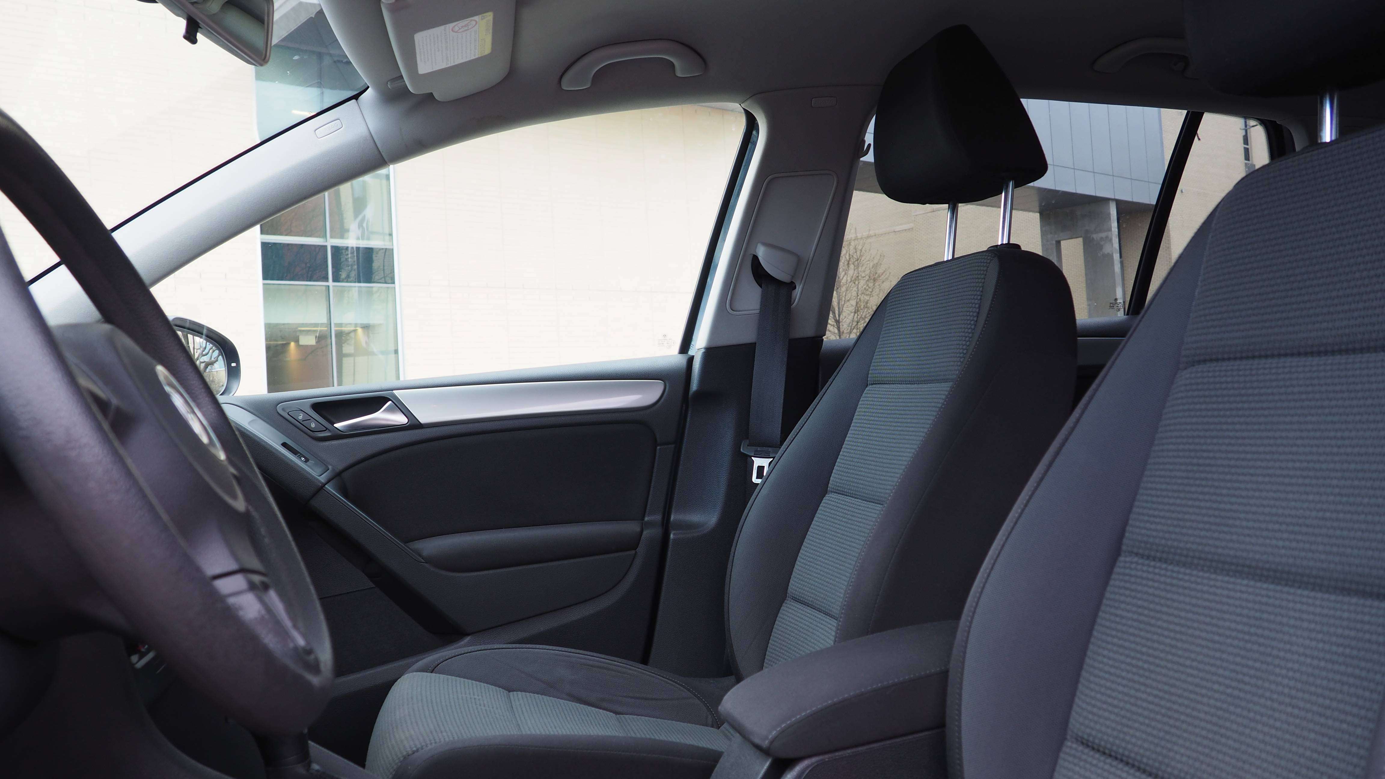 2012 Volkswagen Golf Trendline thumb 12