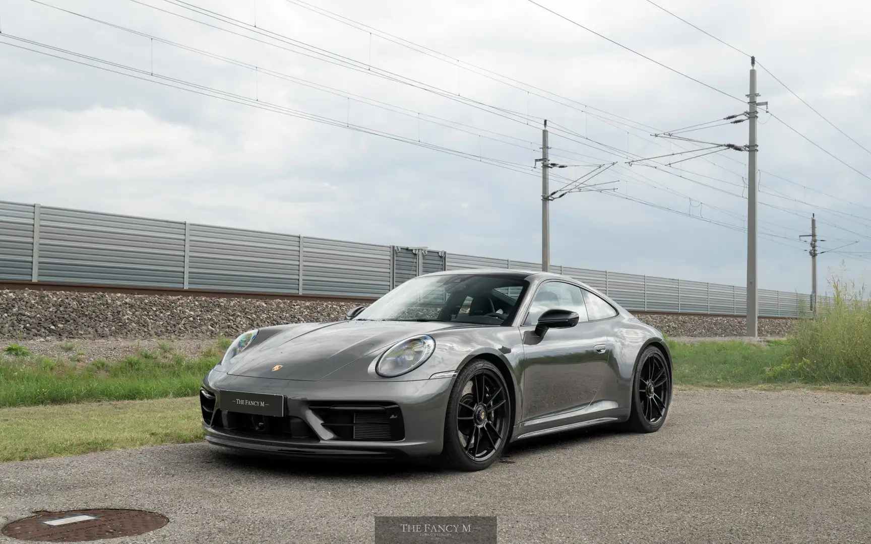 Porsche 992 Carrera 4 GTS Grau - 1