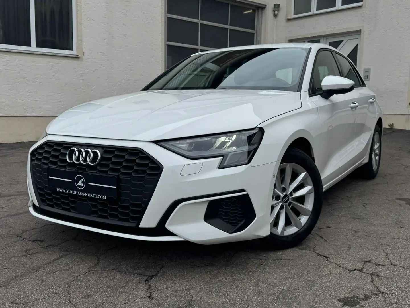 Audi A3 Sportback 30 TFSI STAND-HZ CARPLAY NAVI PDC Weiß - 1