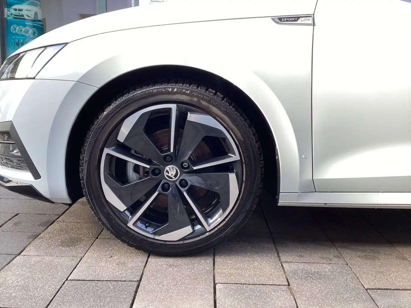 Skoda Octavia Combi 2,0 TSI Sportline 4x4 LED+AHK+Navi Weiß - 2