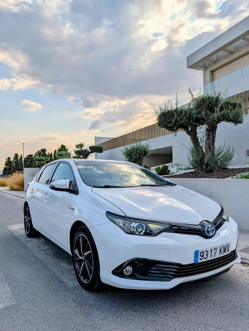 Toyota Auris hybrid 140H Feel edition - 1