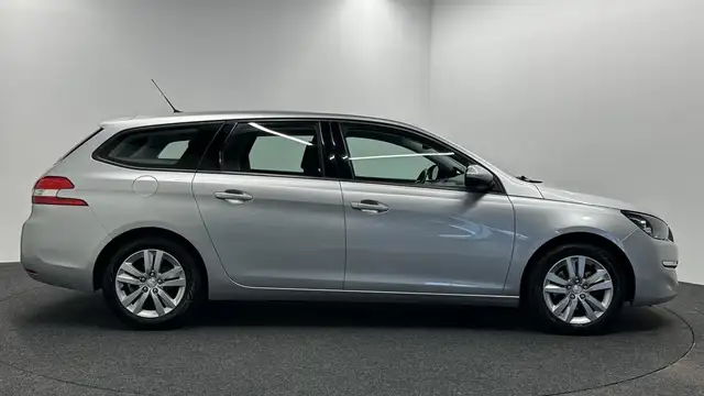 Peugeot 308 view 11