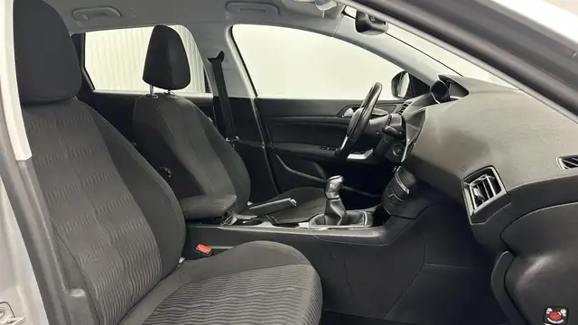 Peugeot 308 view 4