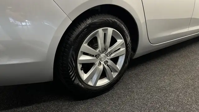 Peugeot 308 view 14