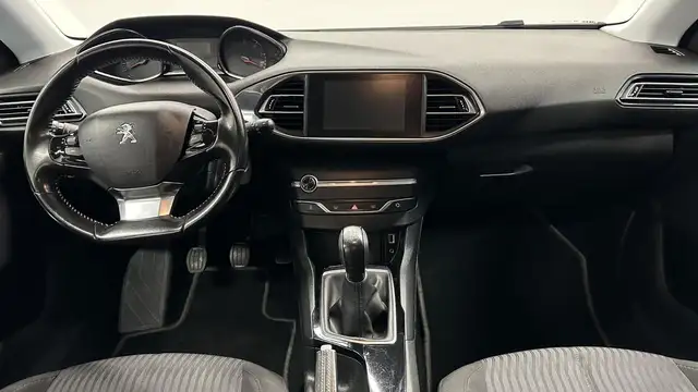 Peugeot 308 view 3