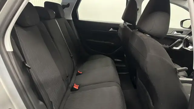 Peugeot 308 view 5
