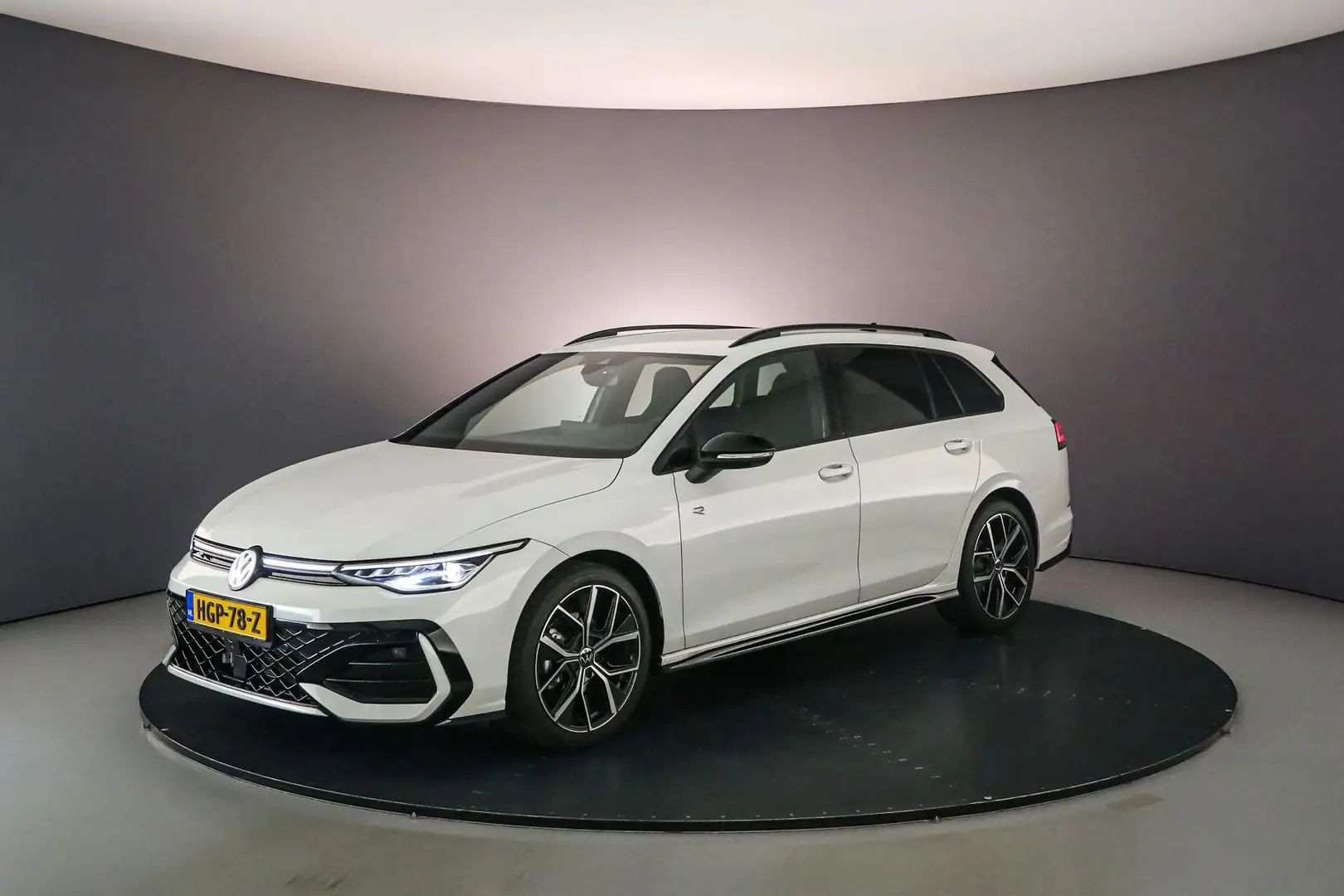Volkswagen Golf Variant Life Edition 1.5 eTSI 115pk DSG Automaat Adaptive Wit - 1