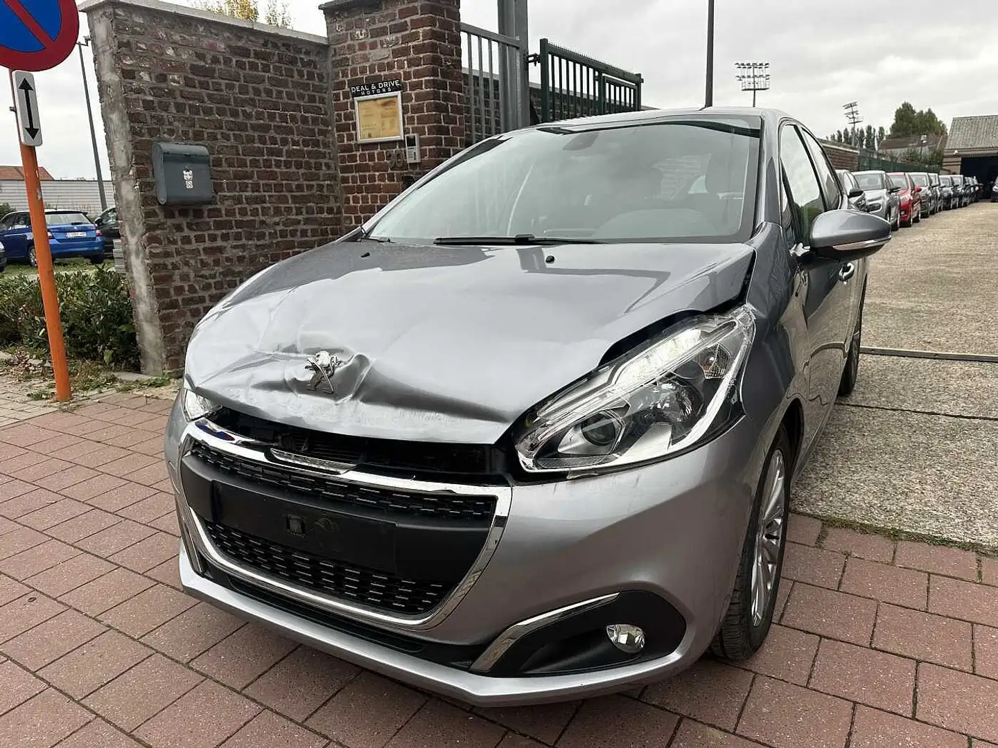 Peugeot 208 1.2 I MET 75DKM EDITION HANDELAARS & EXPORT Gris - 1