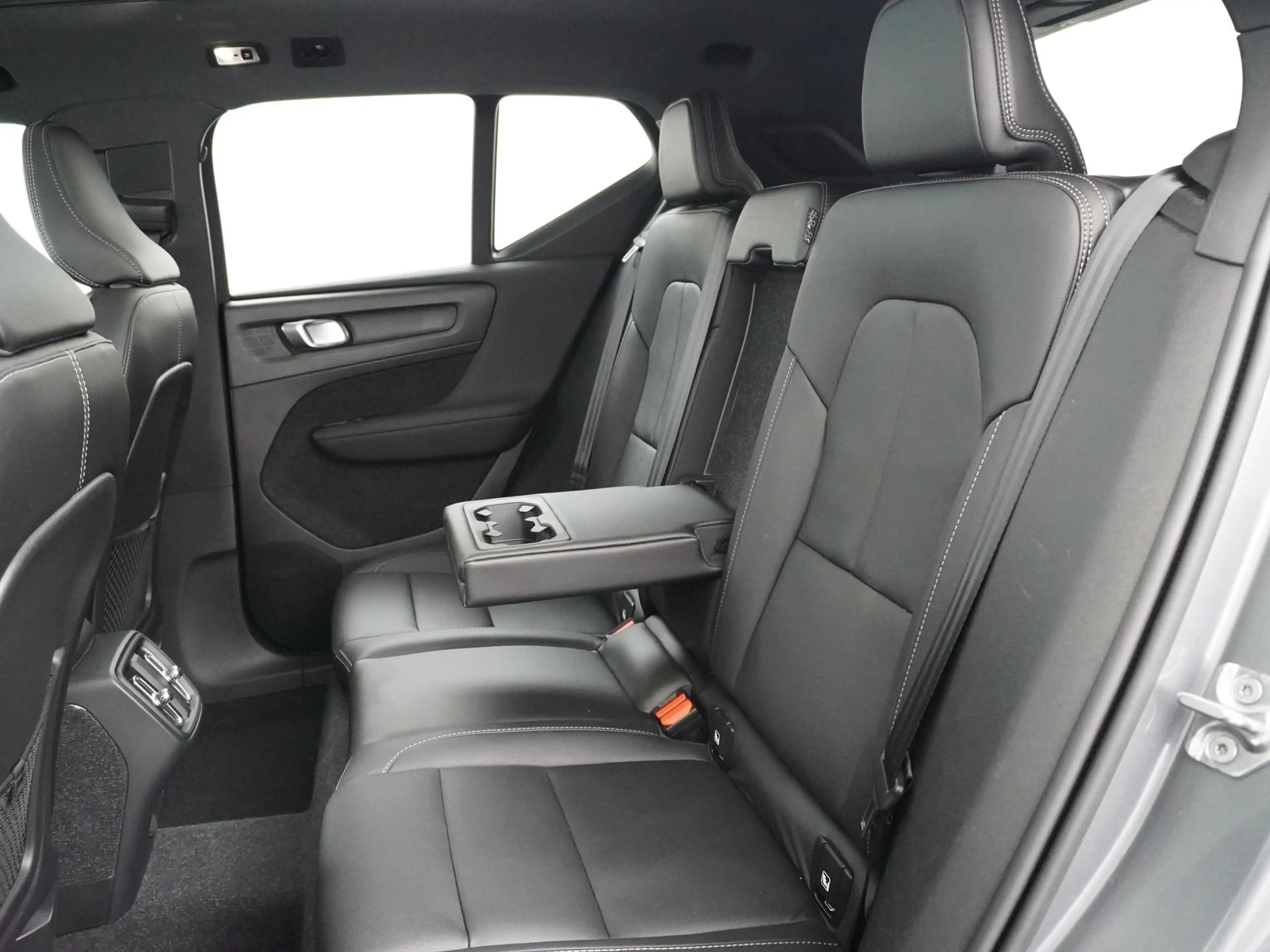 Volvo XC40 1.5 T3 R-Design Panodak/Trekhaak/Leder/HarmanKardo — photo 17