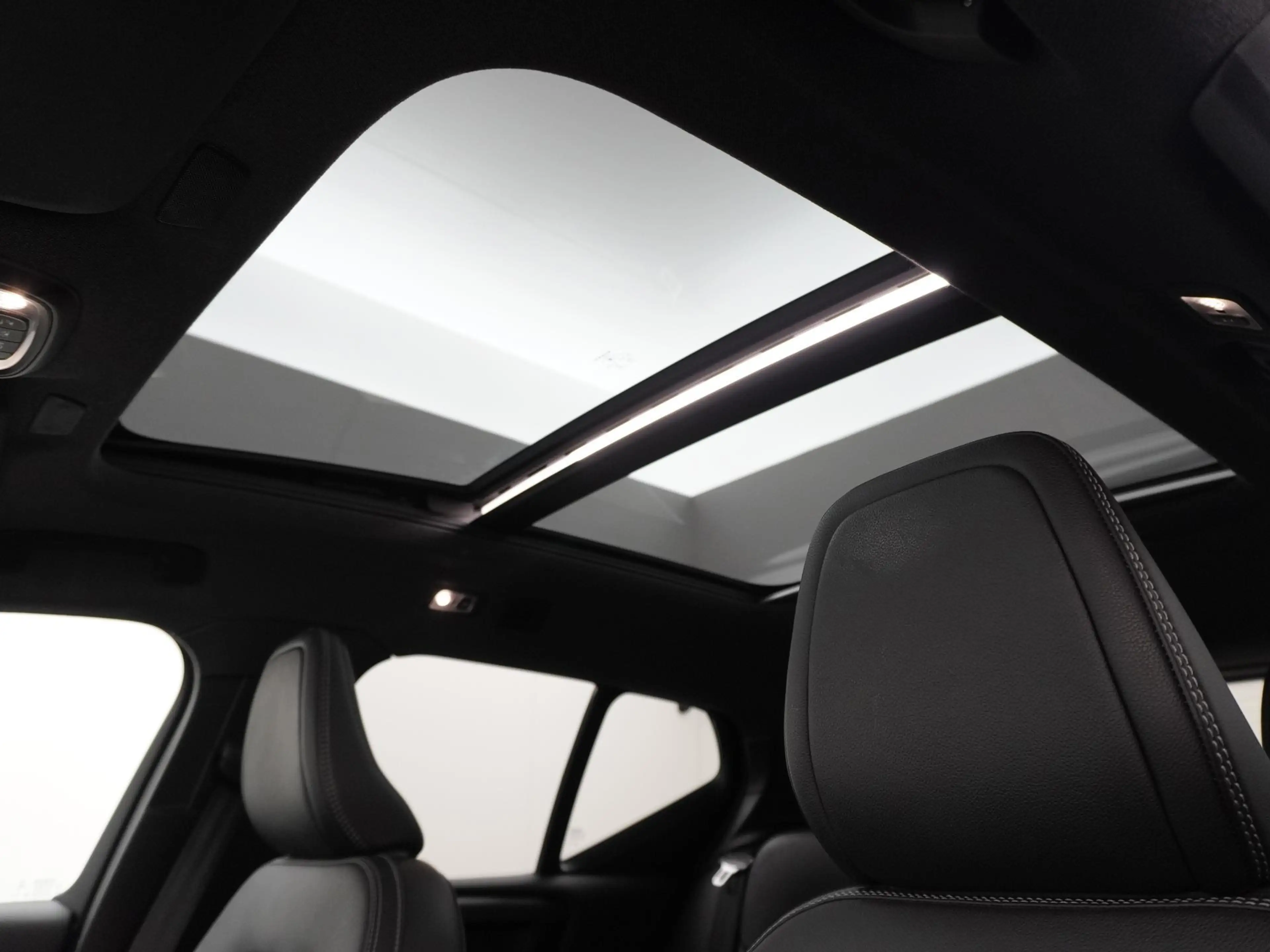 Volvo XC40 1.5 T3 R-Design Panodak/Trekhaak/Leder/HarmanKardo — photo 12