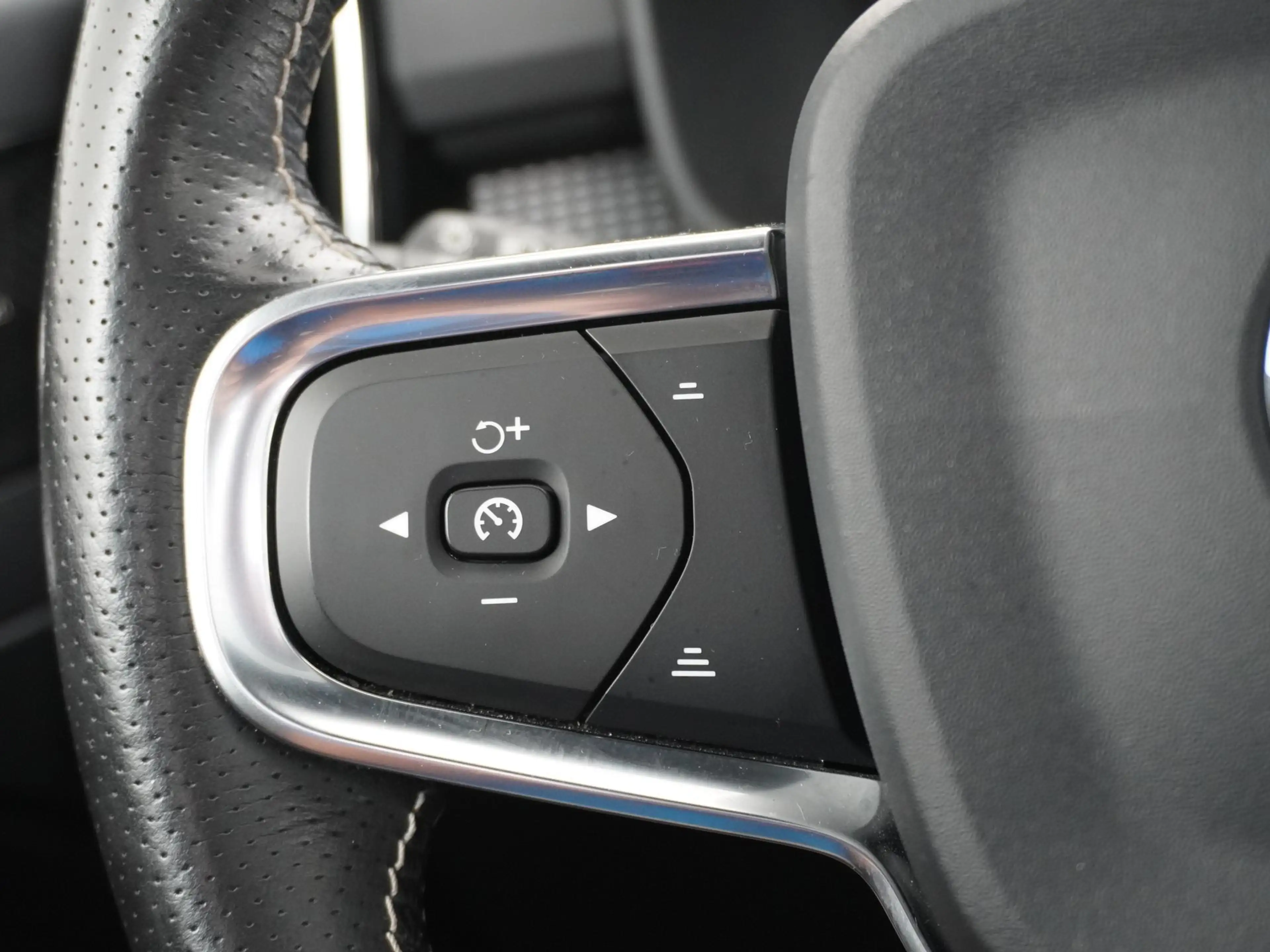 Volvo XC40 1.5 T3 R-Design Panodak/Trekhaak/Leder/HarmanKardo — photo 25