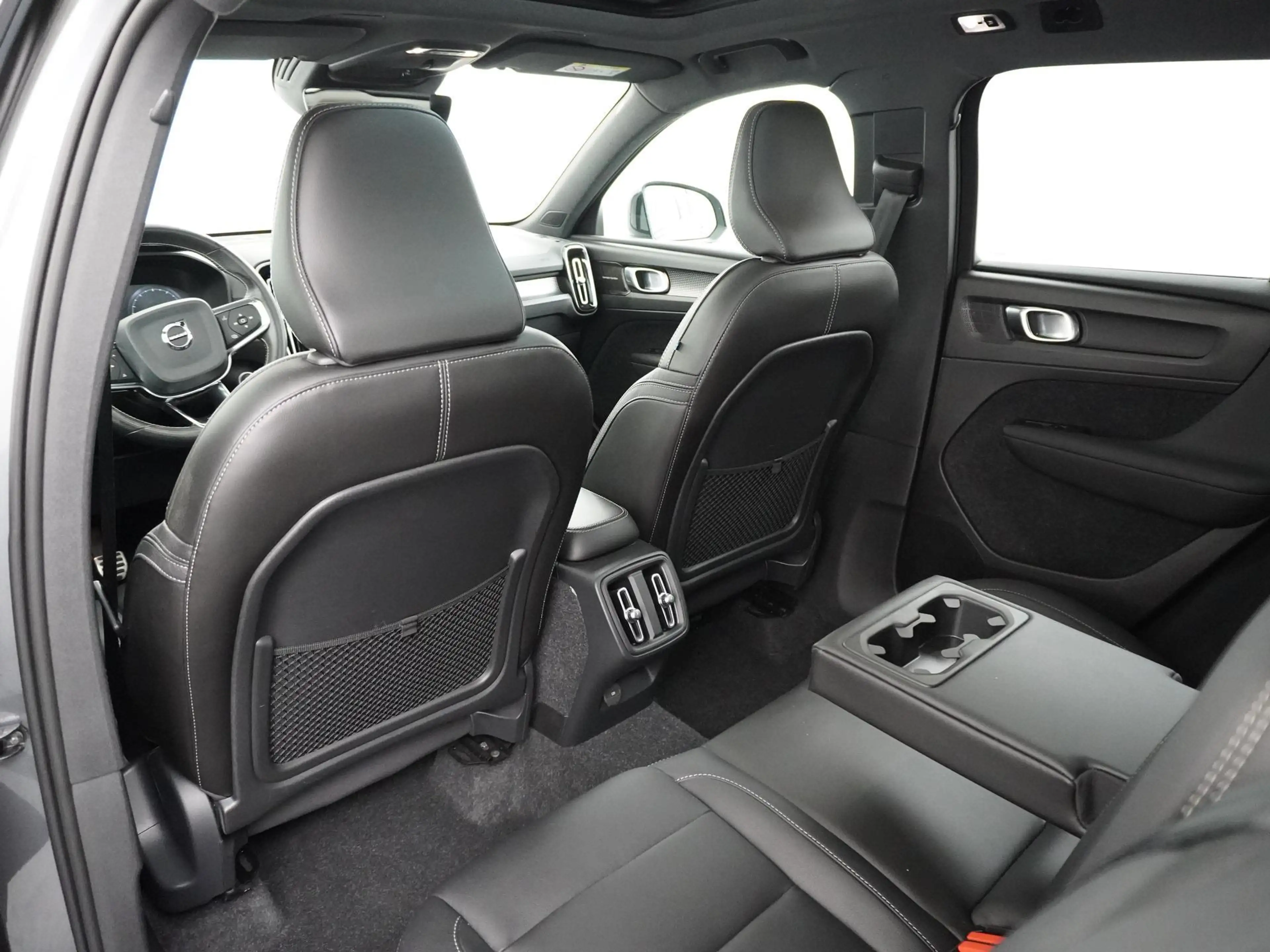 Volvo XC40 1.5 T3 R-Design Panodak/Trekhaak/Leder/HarmanKardo — photo 16