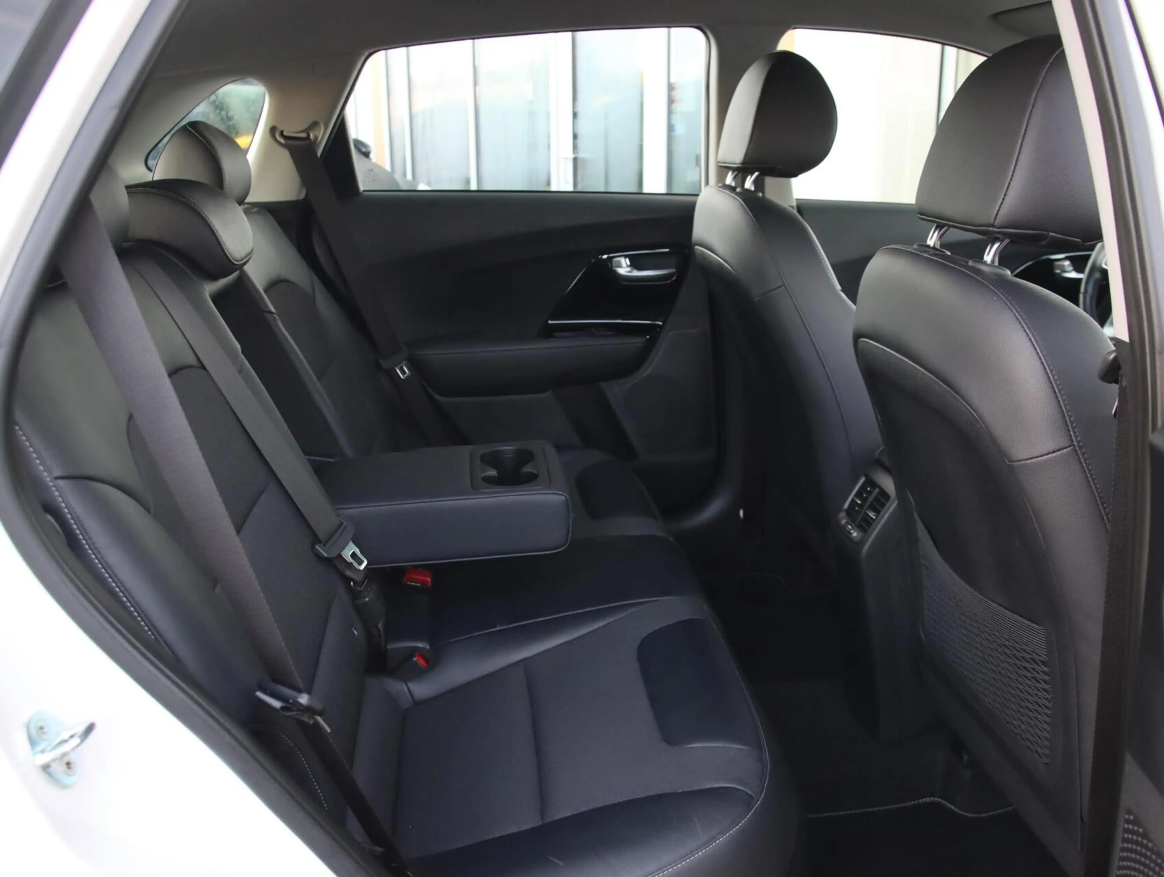 Kia Niro 1.6 GDi 140PK PHEV DynamicLine | Hoge zit — photo 29