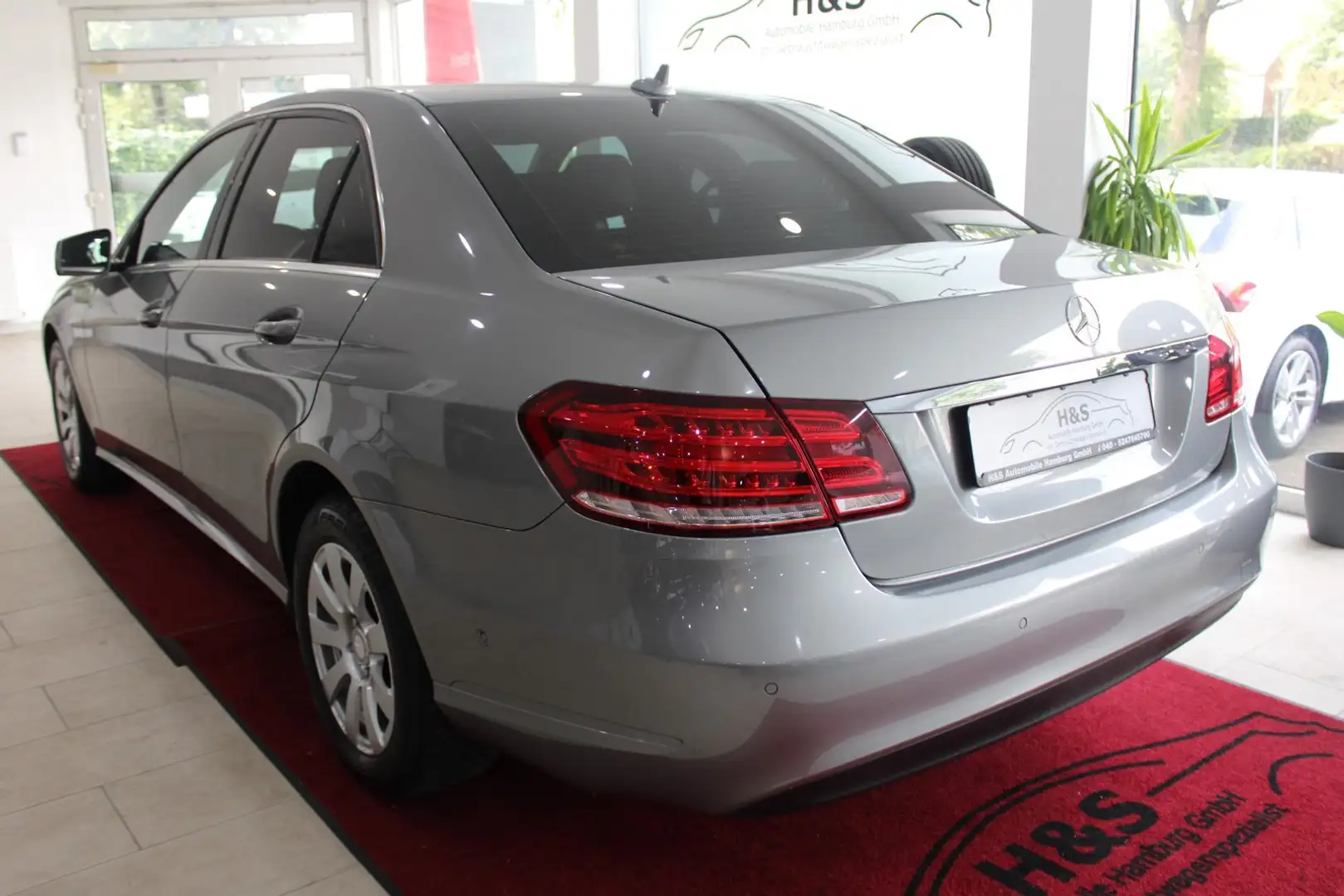 Mercedes-Benz E 250 CGI BlueEfficiency *NAVI*LED*TEMPOMAT* Silber - 2